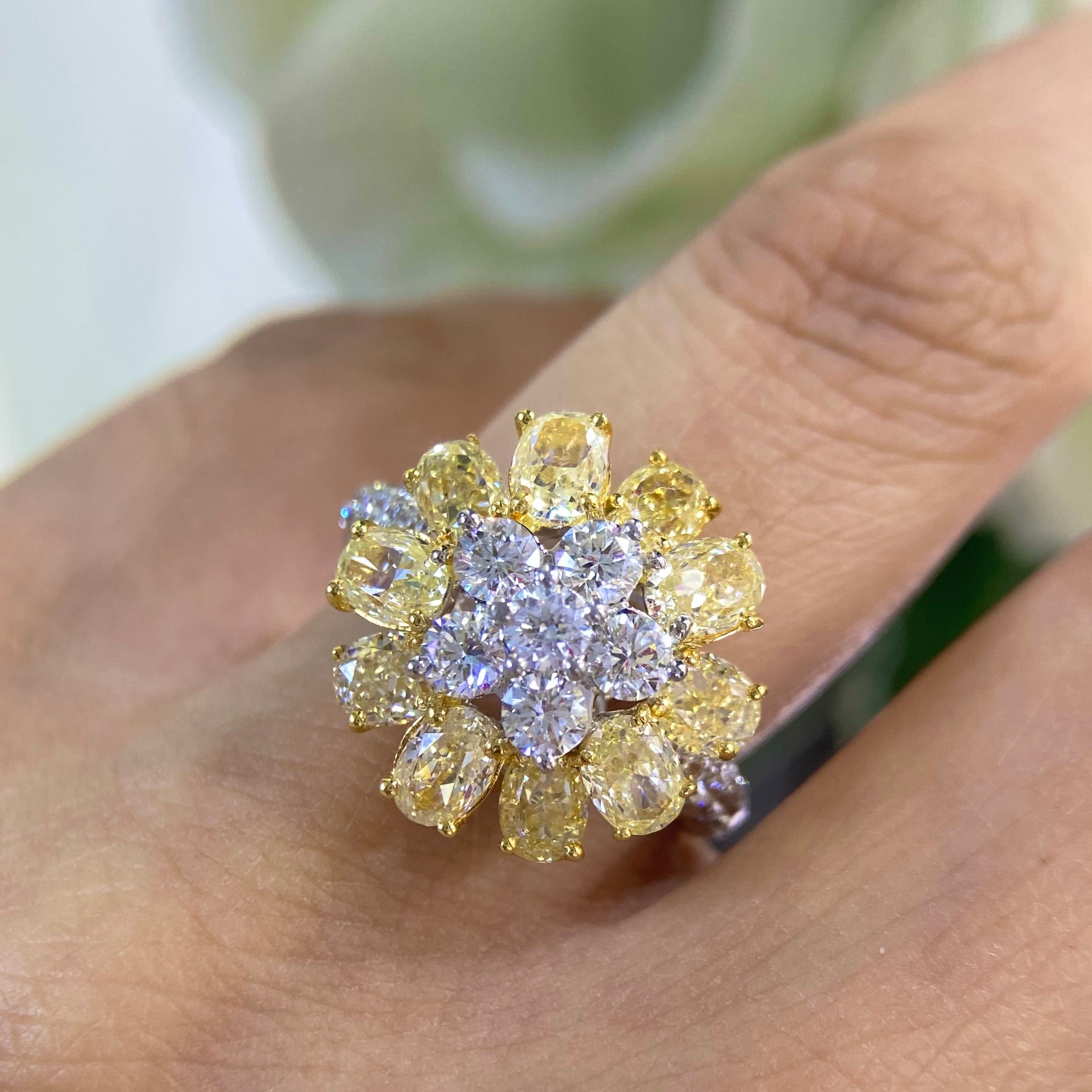 18K White & Yellow Gold Fancy Yellow Diamond Flower Ring – 3.58CT Yellow Diamonds / 1.40CT Side Diamonds | DR053