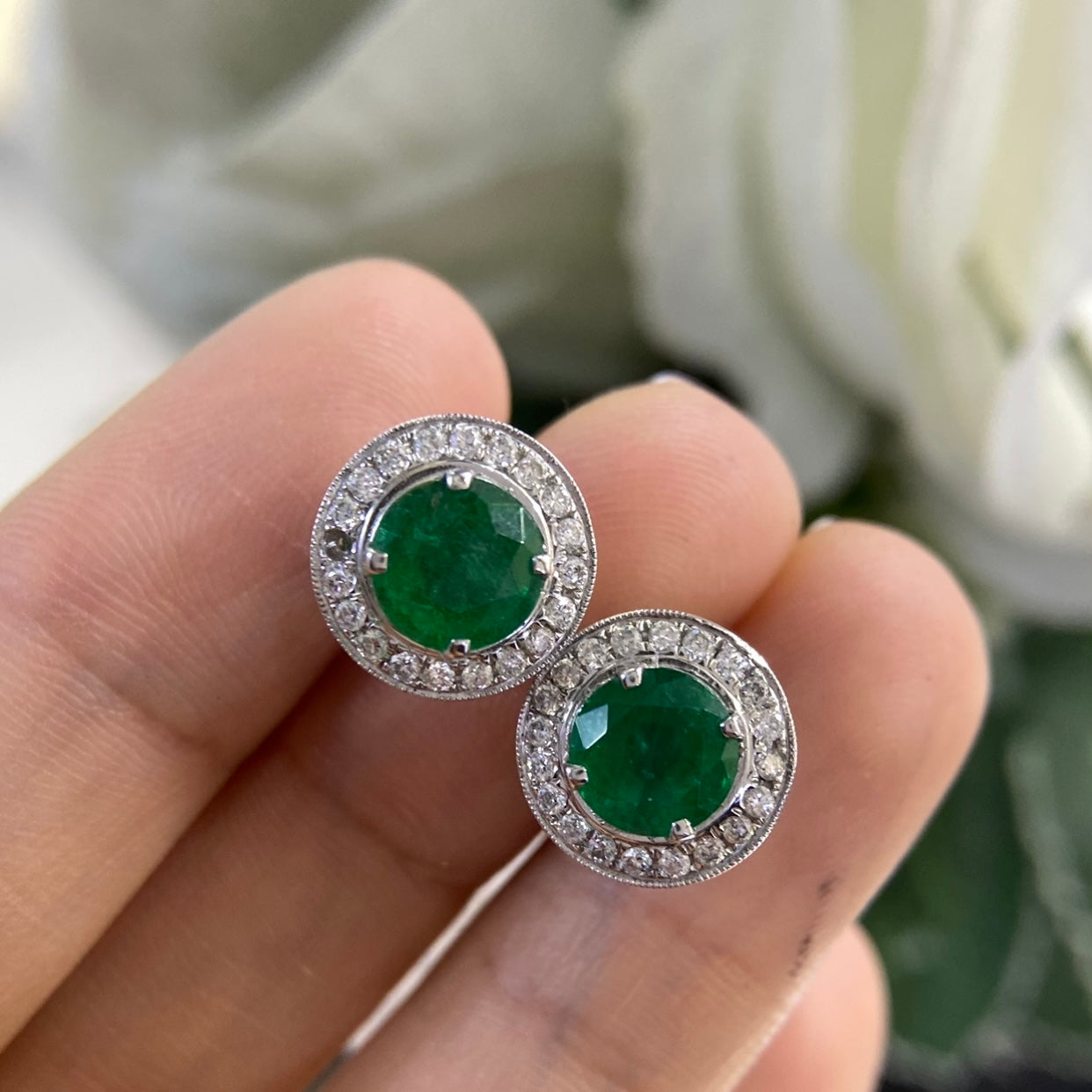 14K White Gold Natural Emeralds 2.16ct with 0.65ct in diamonds. GJJJ