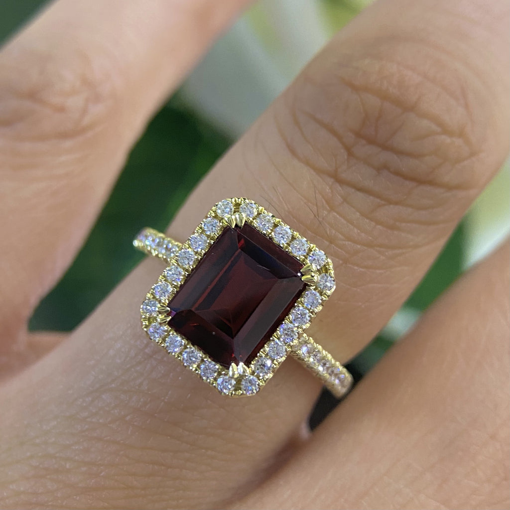 14K Yellow Gold Garnet & Diamond Ring – 2.67CT Garnet / 0.39CT Diamonds | DC-E13883-2