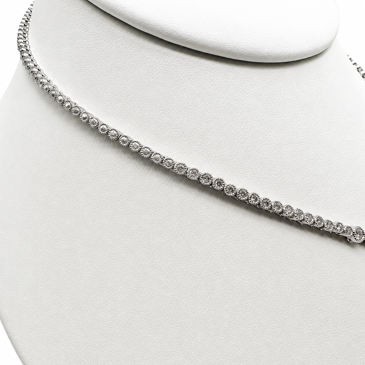 18K White Gold Emerald & Diamond Necklace – 1.50ct Emerald, 1.70ct Diamonds DN026 ILJJ