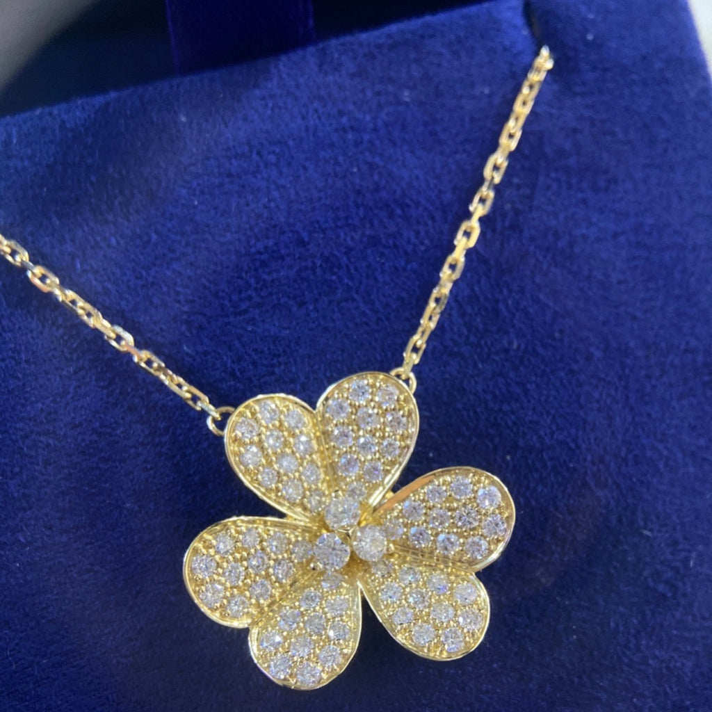 18K Yellow Gold Necklace Flower Style with 1.36ct natural diamonds