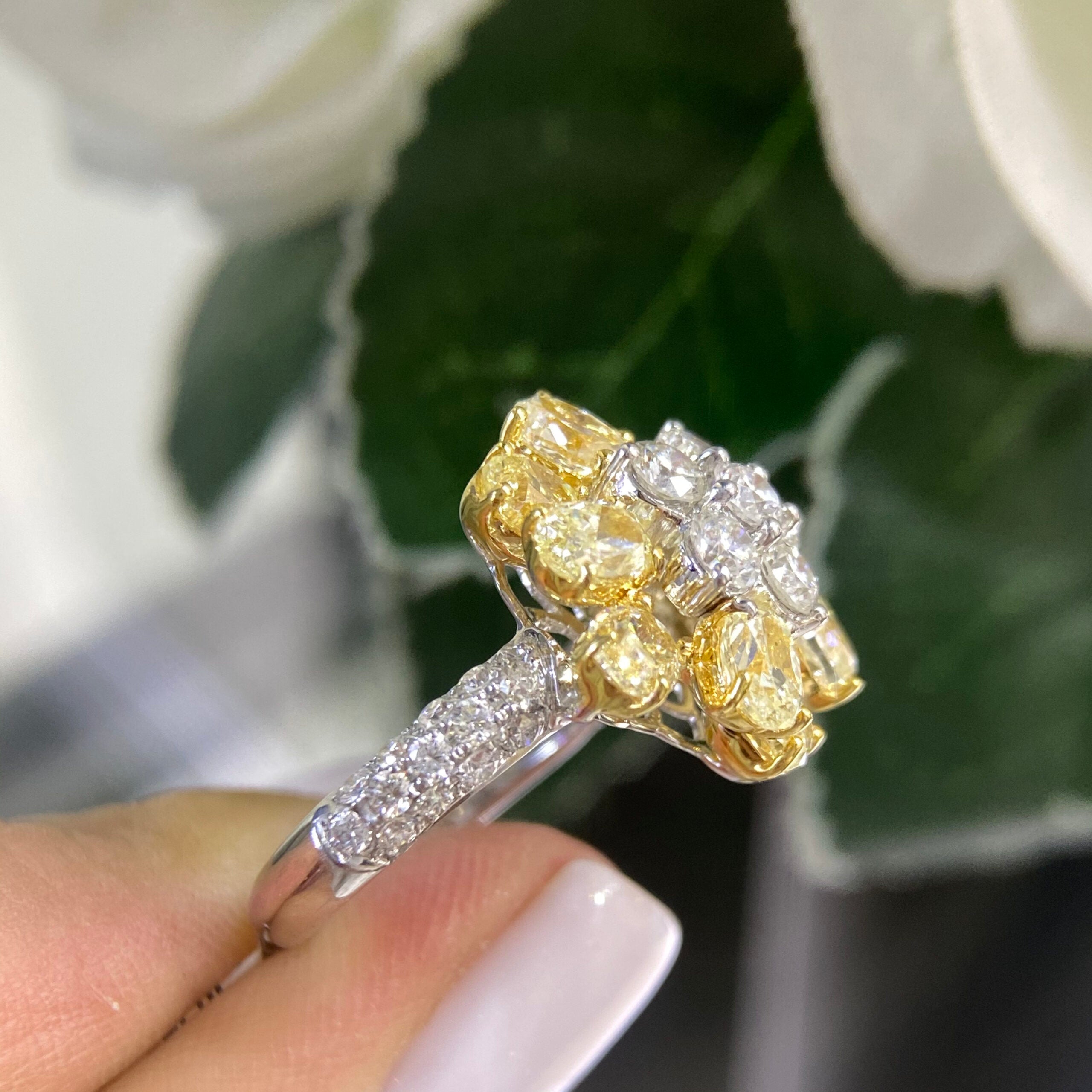 18K White & Yellow Gold Fancy Yellow Diamond Flower Ring – 3.58CT Yellow Diamonds / 1.40CT Side Diamonds | DR053