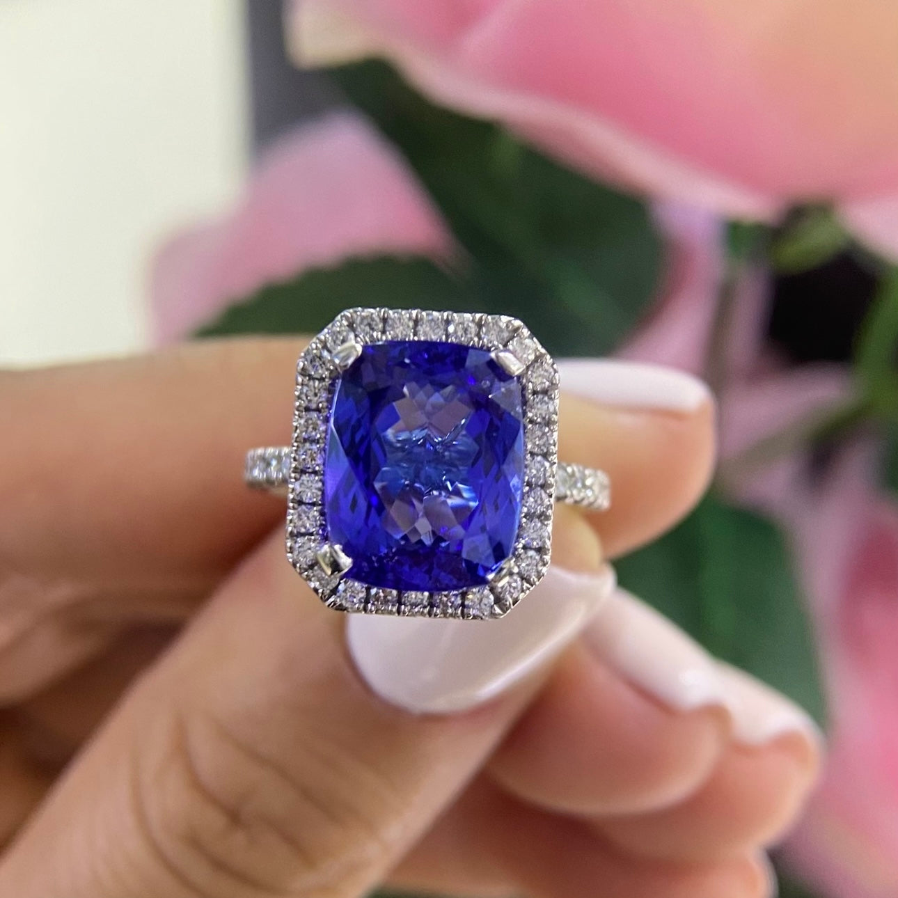 18K White Gold Tanzanite & Diamond Ring – 5.25CT Tanzanite / 0.60CT Diamonds | TANR15
