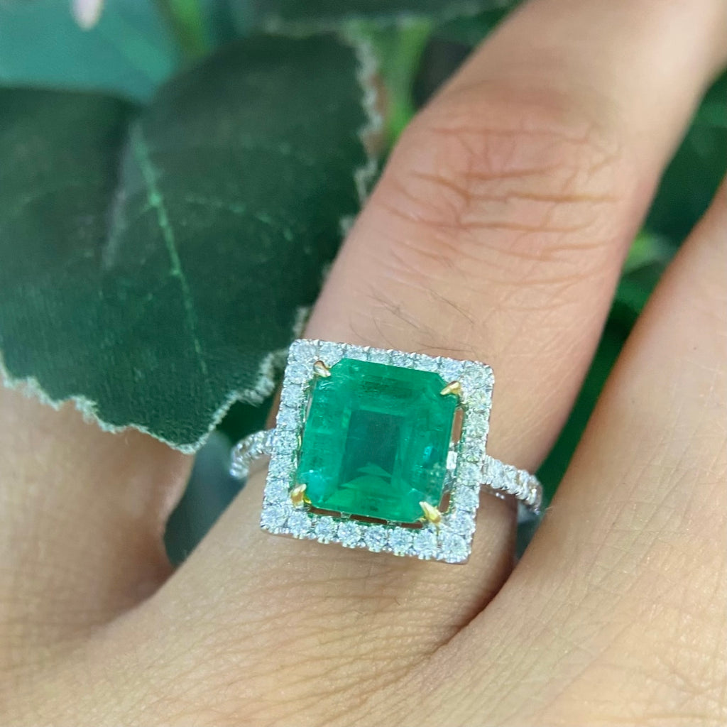 18K White Gold Natural Emerald & Diamond Ring – 3.28CT Emerald / 0.55CT Diamonds | EMR005