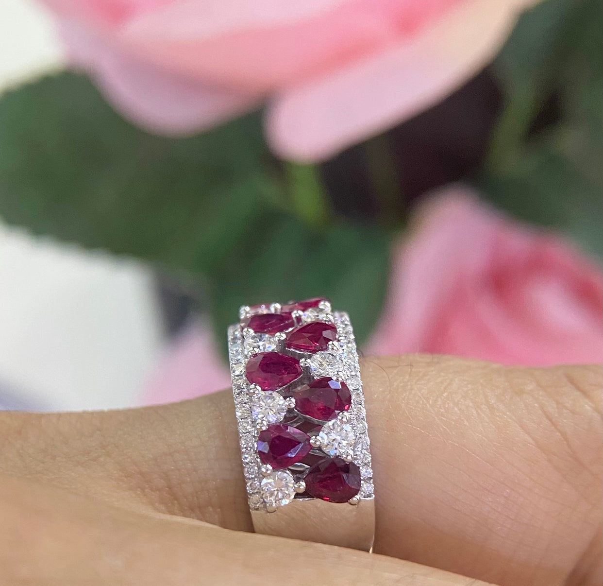 18K White Gold Pear Shape Ruby & Diamond Ring – 1.76CT Ruby / 0.72CT Diamonds | RDR015