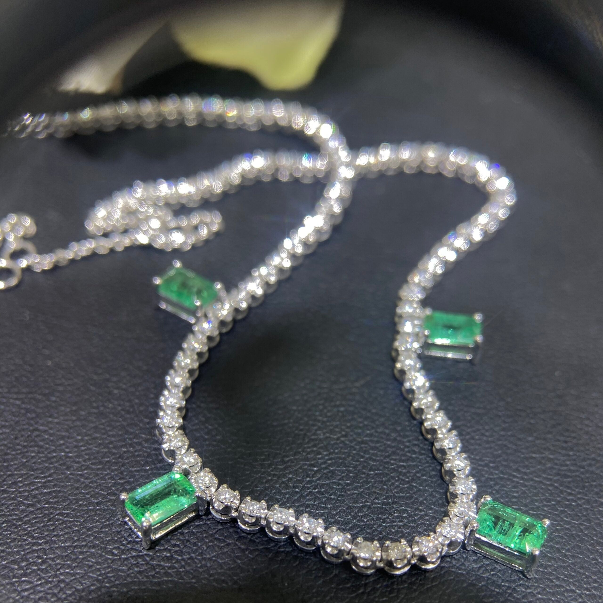 18K White Gold Emerald & Diamond Necklace – 1.70CT Emerald / 1.40CT Diamonds | EMDN014