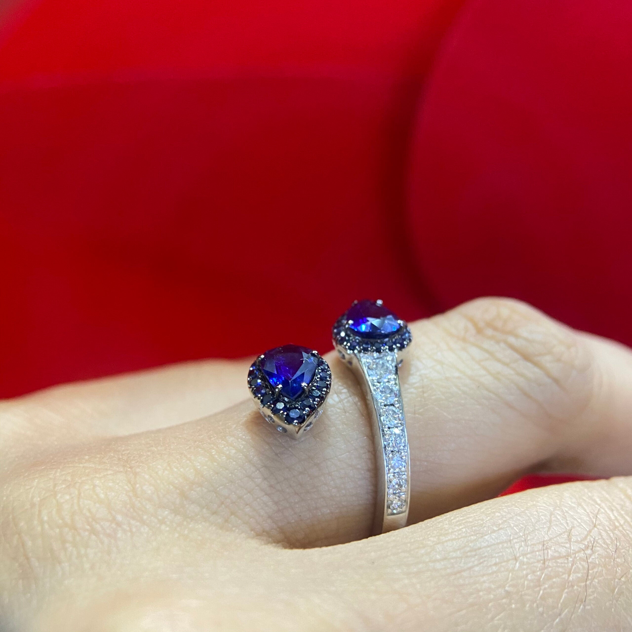 18K White Gold Sapphire & Diamond Ring – 1.73CT Sapphire / 0.40CT Diamonds | SDR048
