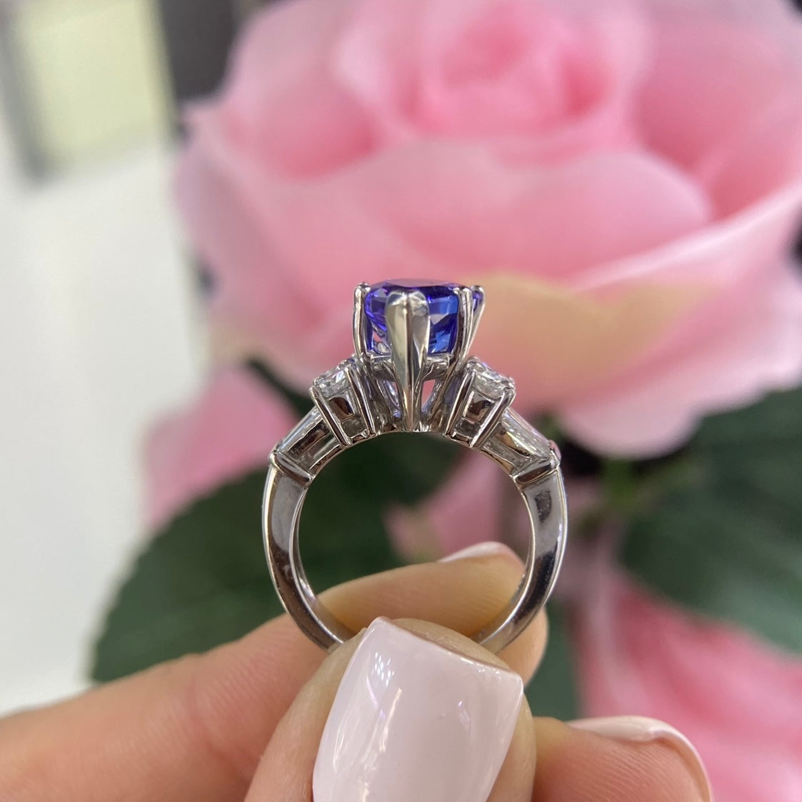 18K White Gold Pear Shape Natural Tanzanite & Diamond Ring – 3.82CT Tanzanite / 1.64CT Diamonds | TDR014
