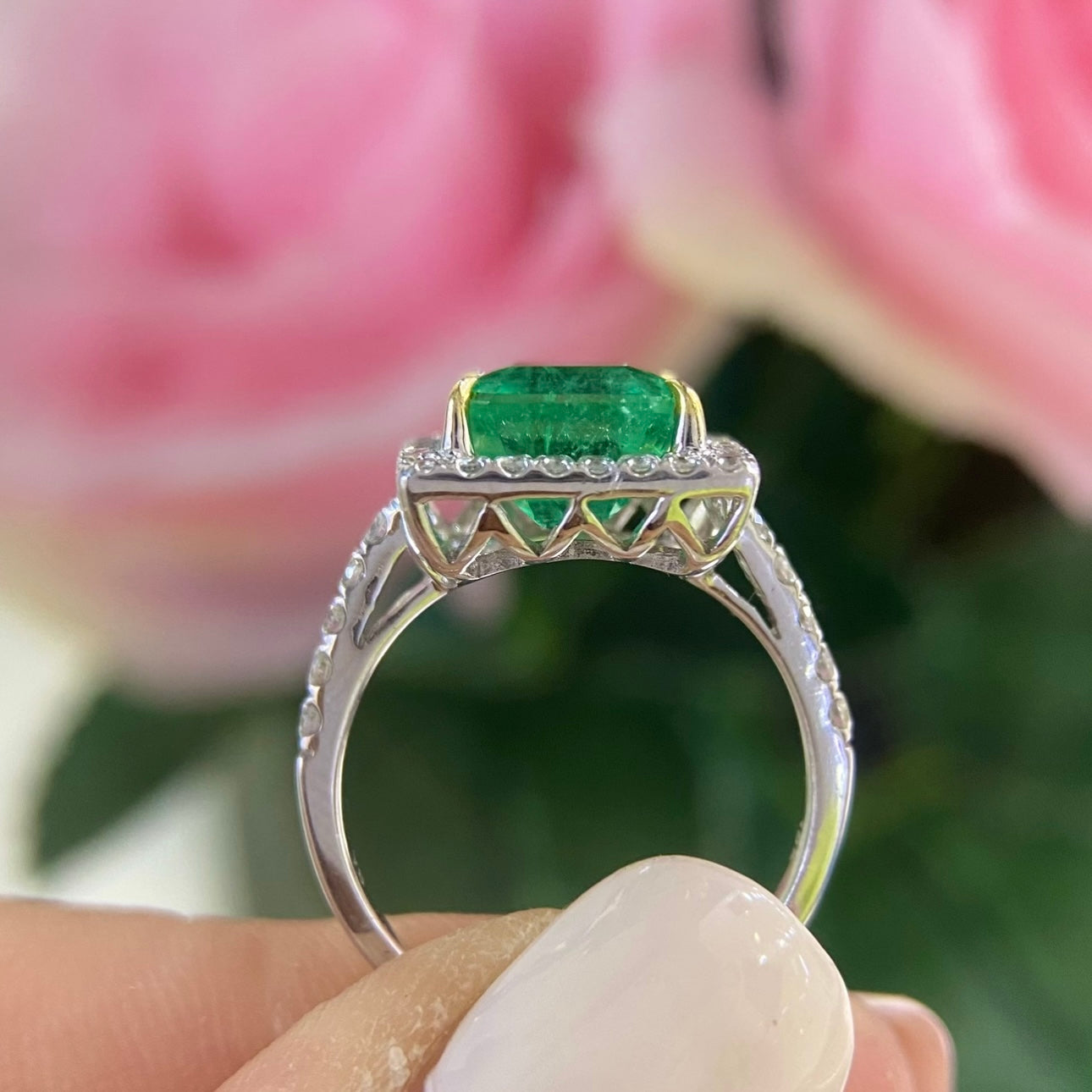 18K White Gold Natural Emerald & Diamond Ring – 3.28CT Emerald / 0.55CT Diamonds | EMR005