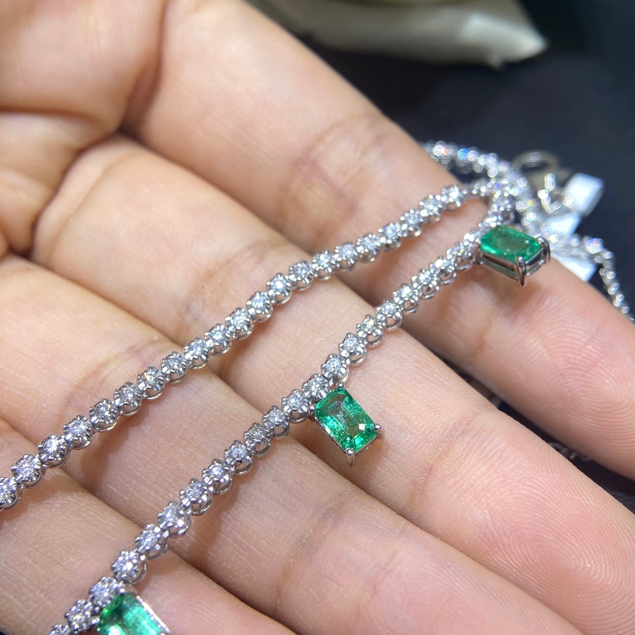 18K White Gold Emerald & Diamond Necklace – 1.70CT Emerald / 1.40CT Diamonds | EMDN014