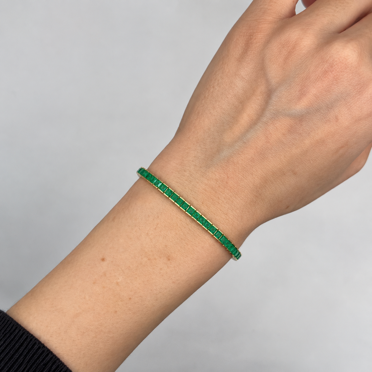 18K Yellow Gold 8.17 Ct Emerald Bracelet