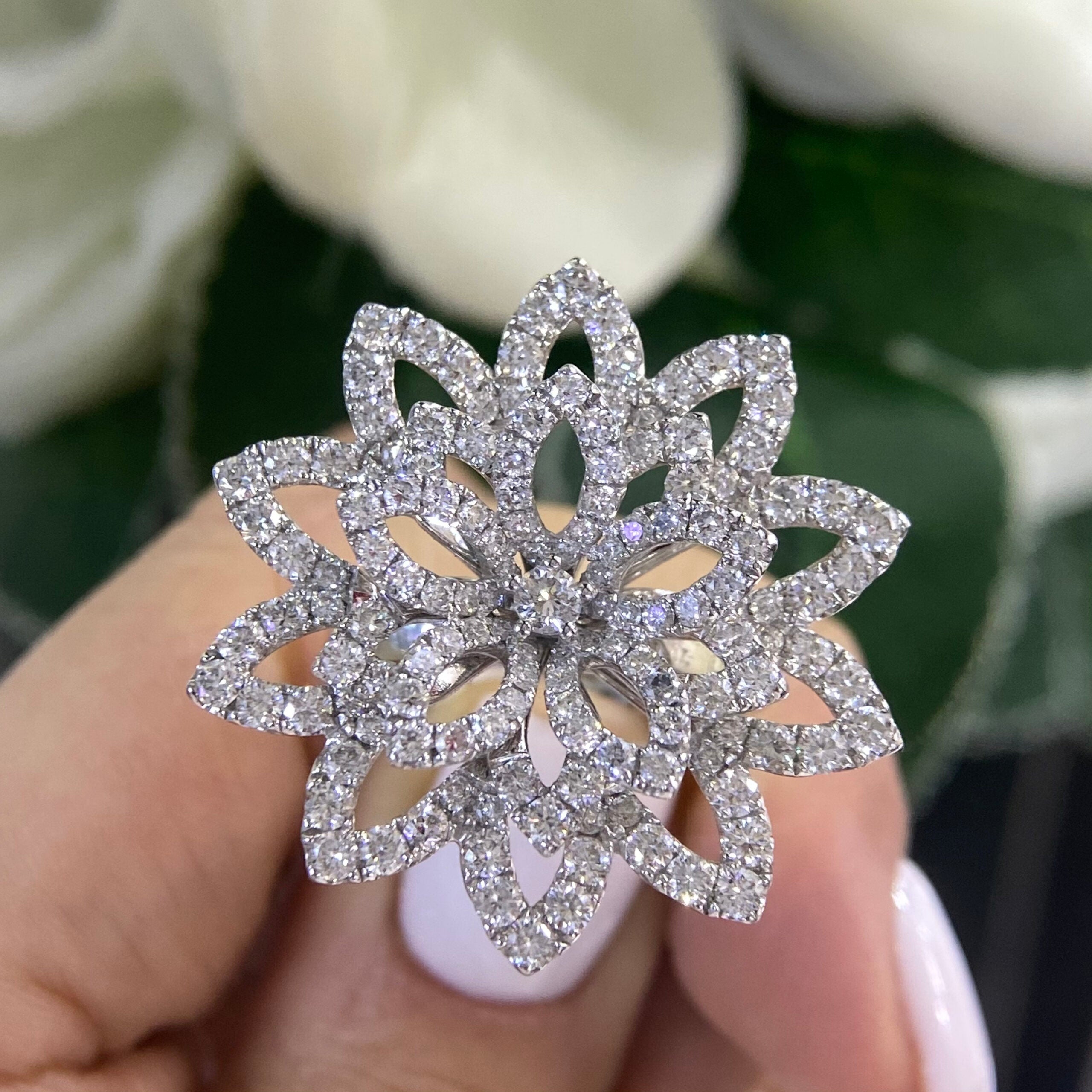 18K White Gold Flower Diamond Ring – 3.30CT G-H/SI | DR031