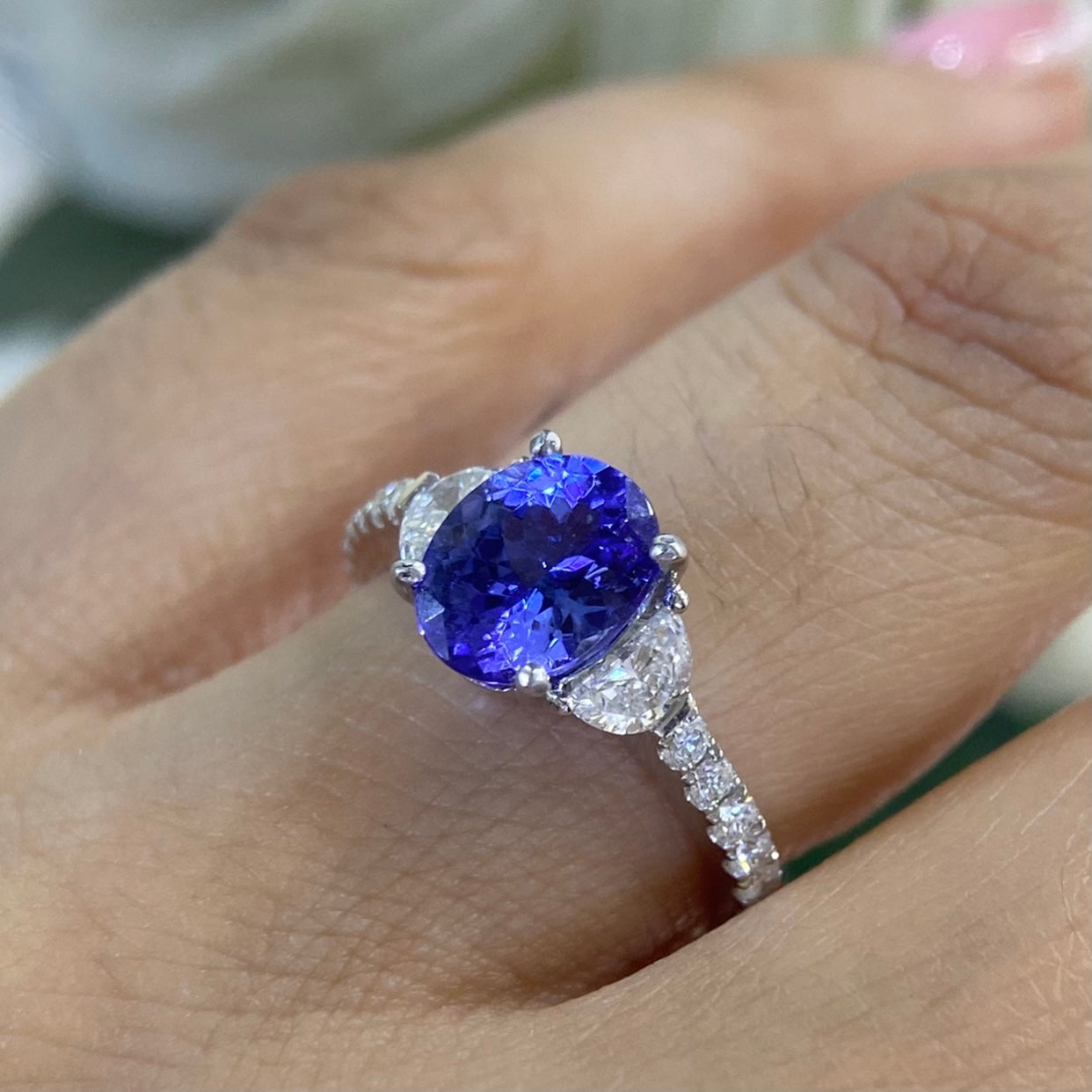 18K White Gold Tanzanite & Diamond Ring – 1.90CT Tanzanite / 0.94CT Diamonds | TANR0014