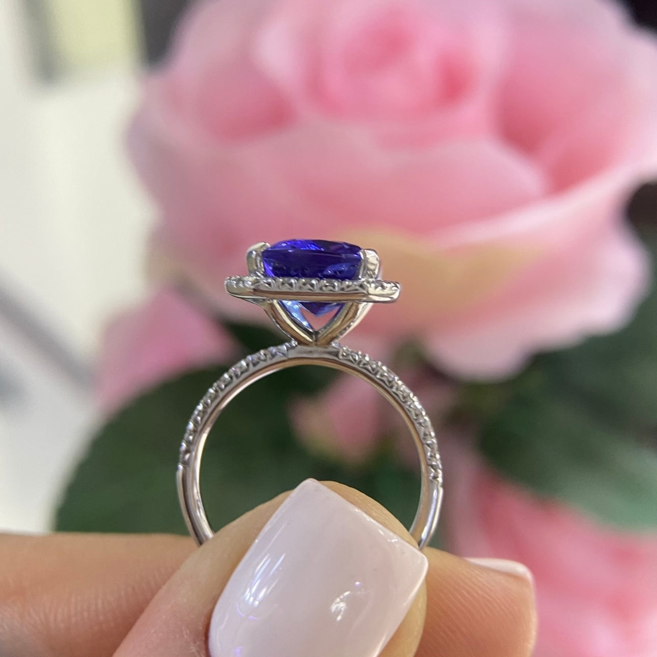 18K White Gold Tanzanite & Diamond Ring – 5.25CT Tanzanite / 0.60CT Diamonds | TANR15