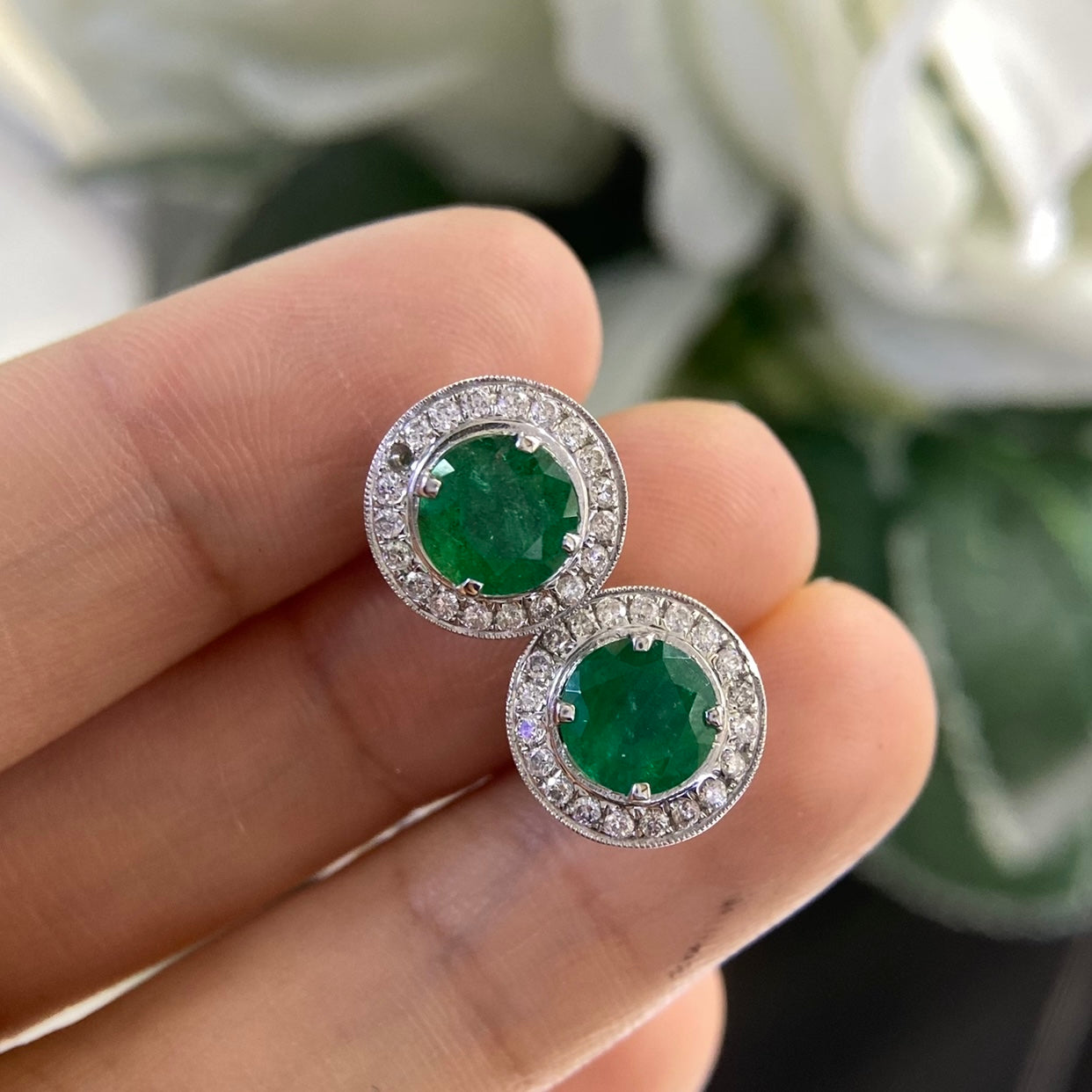 14K White Gold Natural Emeralds 2.16ct with 0.65ct in diamonds. GJJJ
