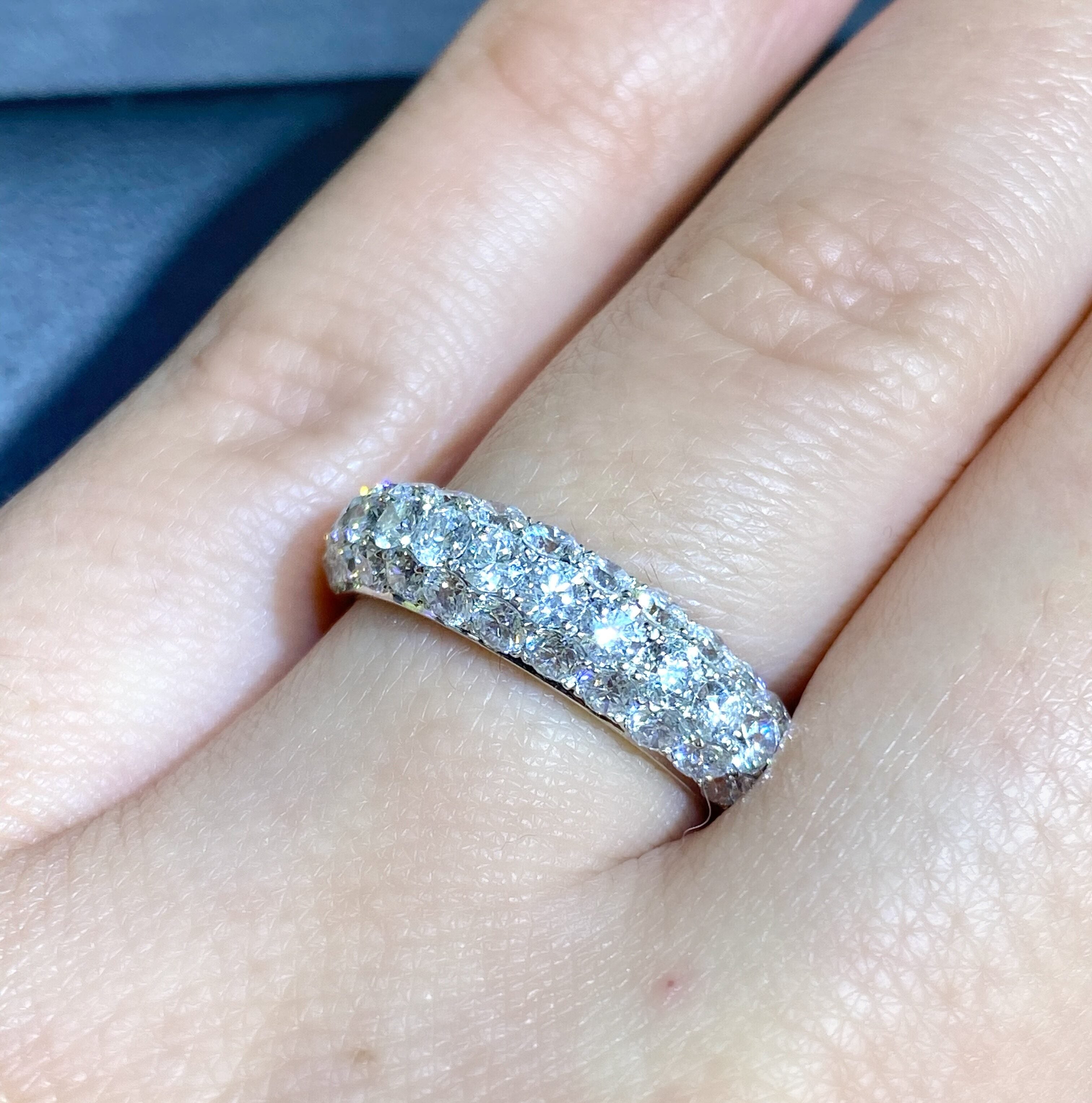 18K White Gold Round Diamond Band Ring – 2.32CT