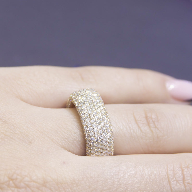 18K Yellow Gold Round Diamond Eternity Band – 4.24CT