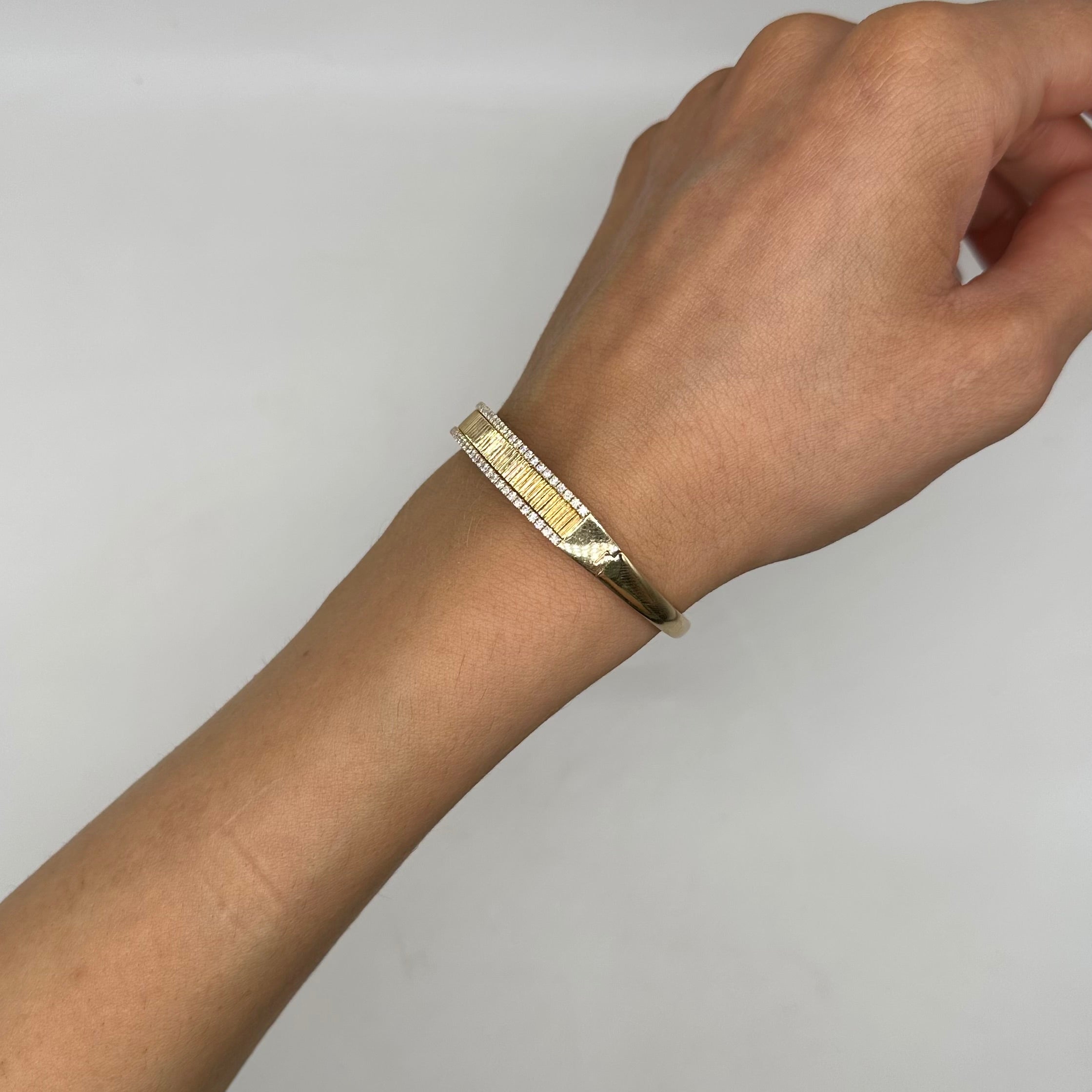 14K Yellow Gold Diamond Bangle Bracelet – 1.26ct DB056 GJJJ