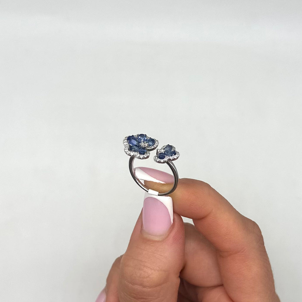 Sapphire and Diamond Flower Ring set in 14kt White Gold SDR050