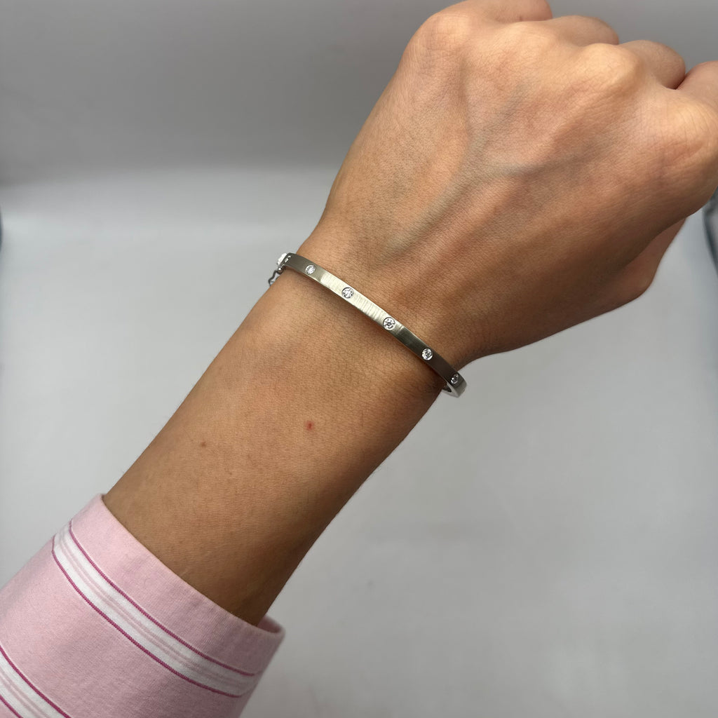 18K White Gold Diamond Bangle Bracelet PJB4703WB