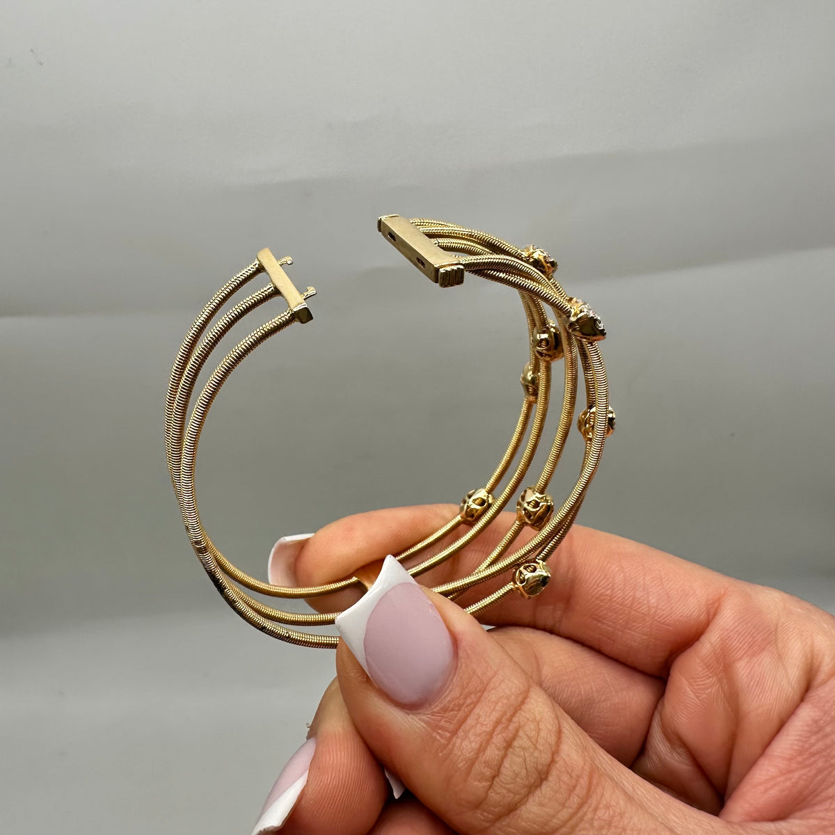 Yellow Gold Coil & Diamond Cluster Wire Bangle DB098 NGZJ