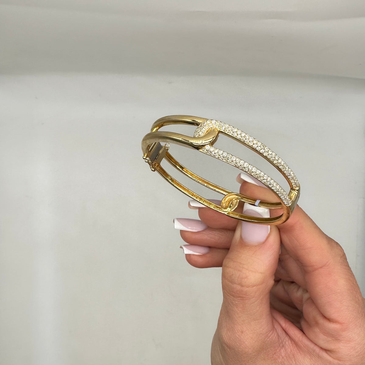 14K Yellow Gold Diamond Bangle Bracelet – 1.50 CT YKB00125