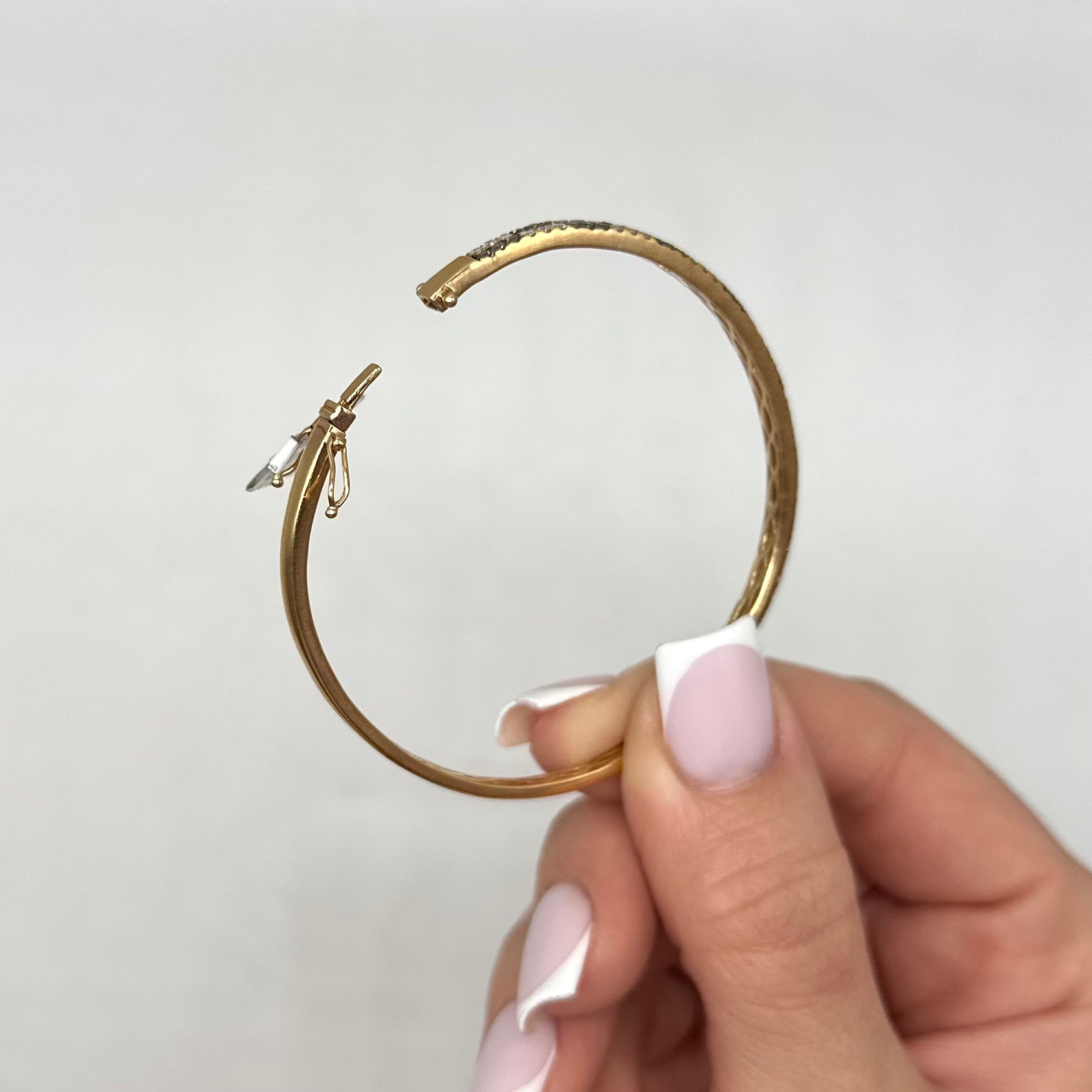 18K Yellow Gold Diamond Bangle Bracelet – 1.76 CT DB031 IZJJ
