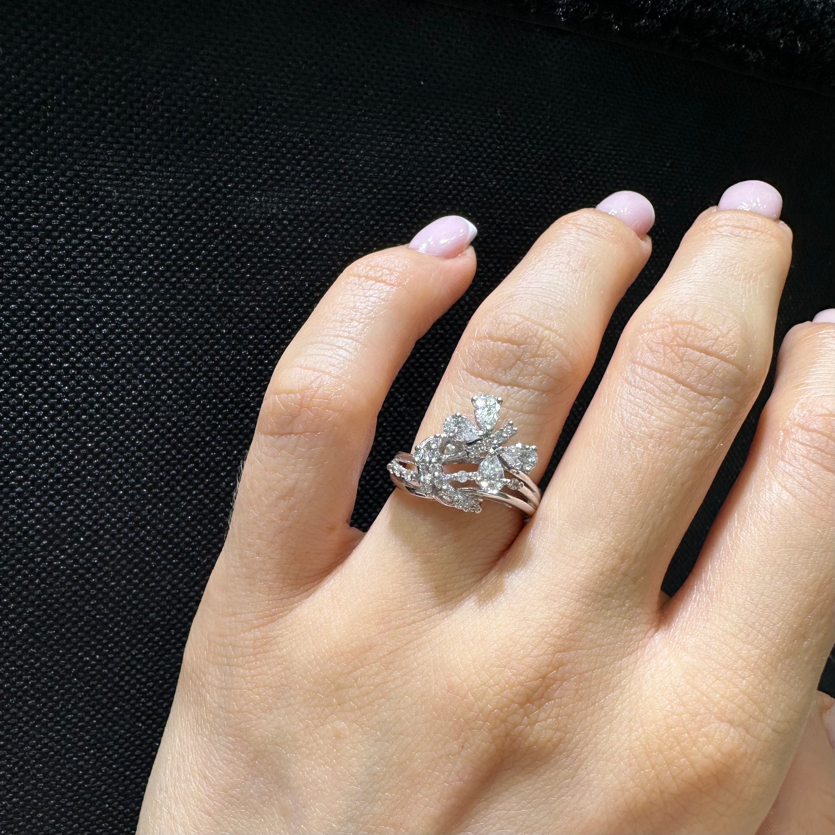 18K White Gold Diamond Ring – 0.90CT DR056 SET