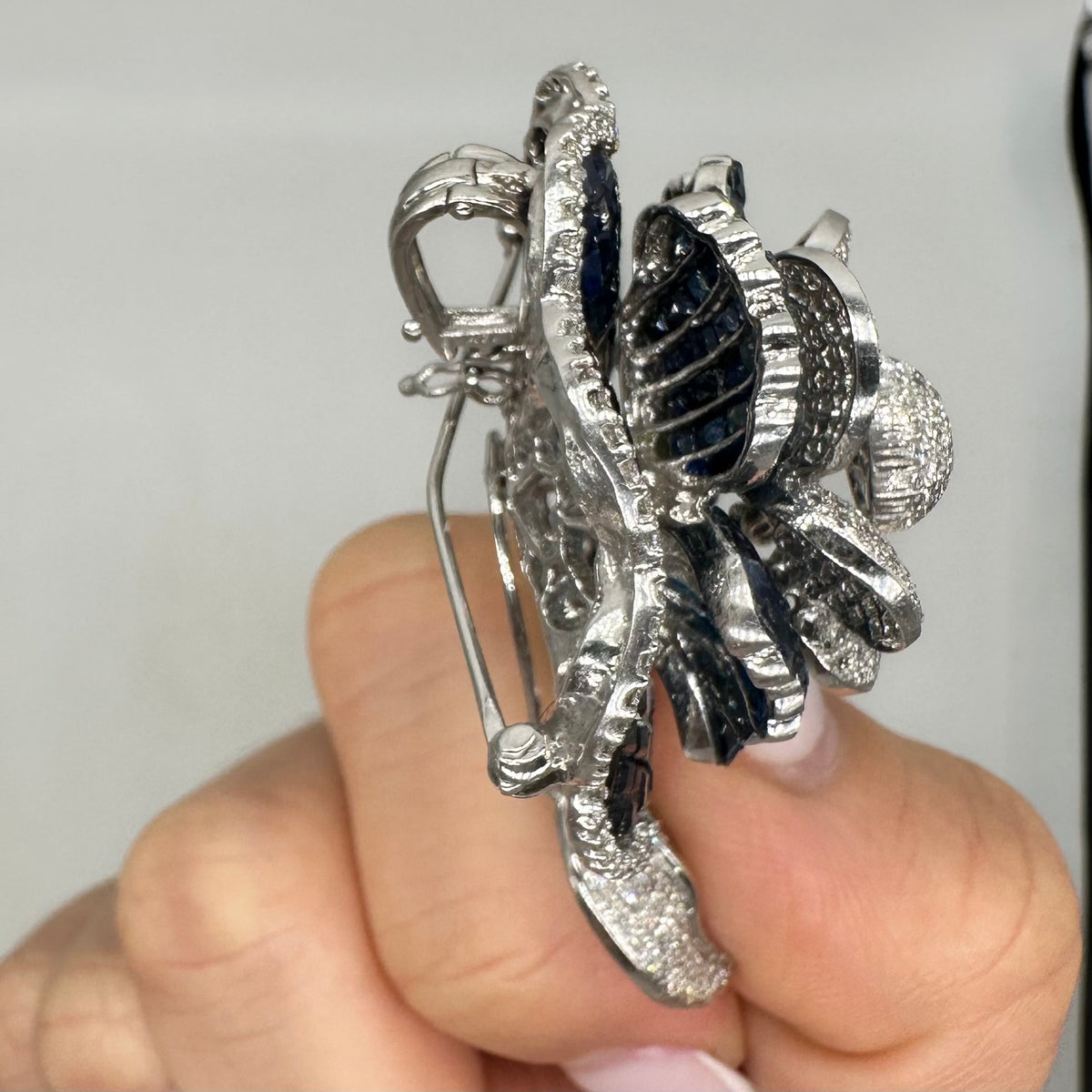 18K White Gold Diamond & Sapphire Floral Pin/Pendant – 8 CT Diamonds, 24 CT Sapphires