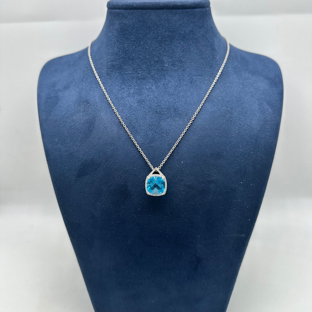 14K White Gold 5.50ct Blue Topaz Pendant Necklace in 0.30ct in Diamonds ZTJ