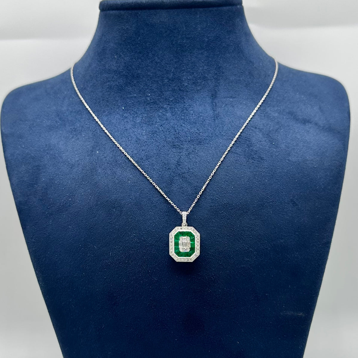 18KT White Gold Emerald & Diamond Necklace – EMDN031 INLN