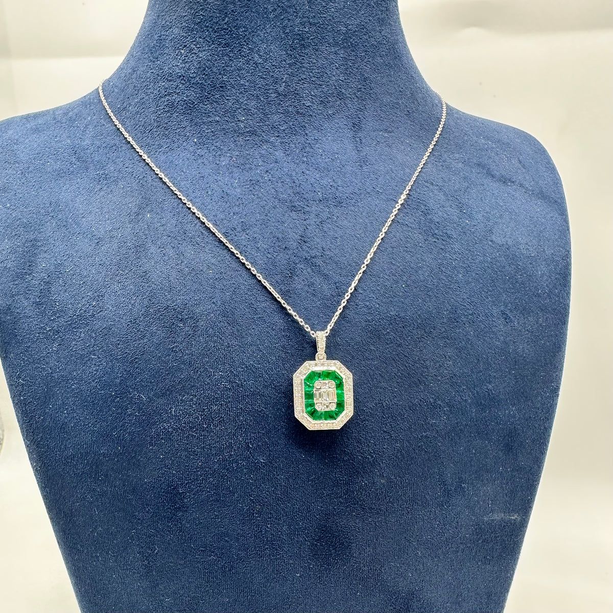 18KT White Gold Emerald & Diamond Necklace – EMDN031 INLN