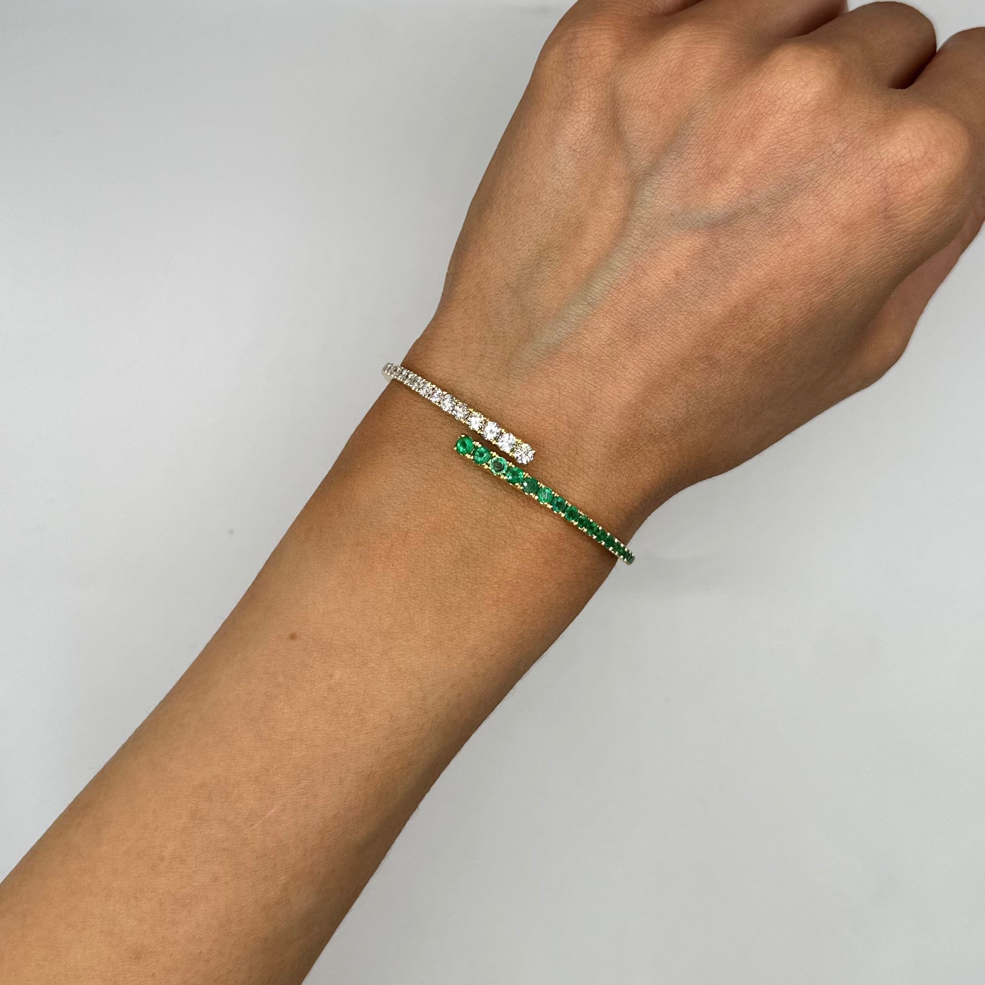14Kt Yellow Gold Diamond Emerald Bangel bracelet with 1.46ct in Emeralds and 1.48ct rd diamonds GAZT