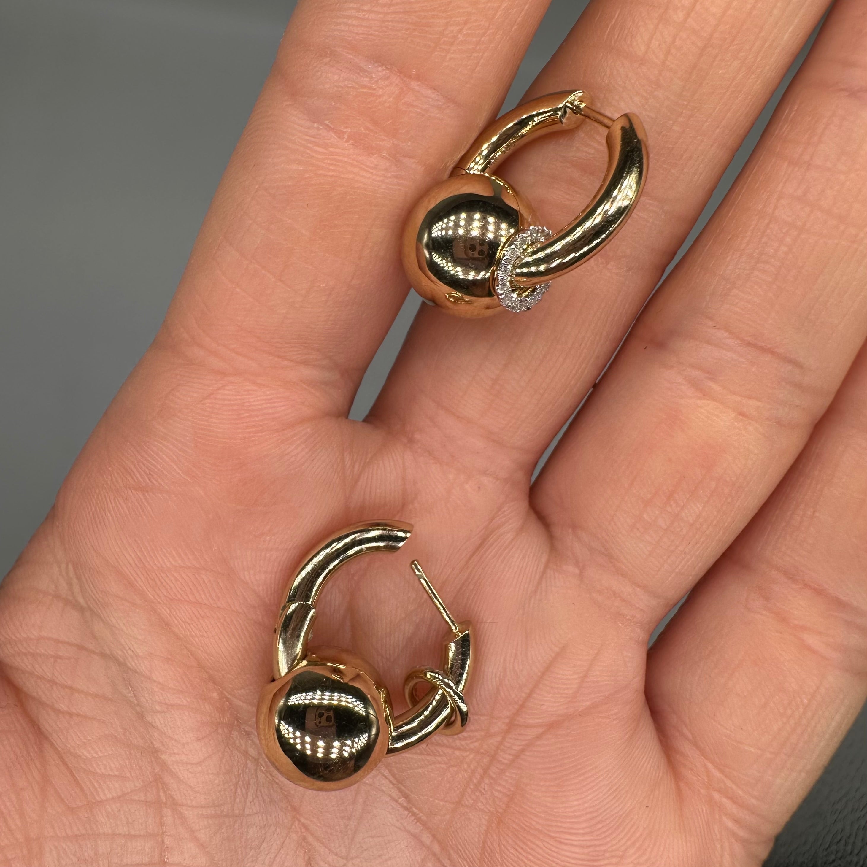 14K Yellow Gold Diamond Charm Hoop Earrings KVE00385-002 INJJ