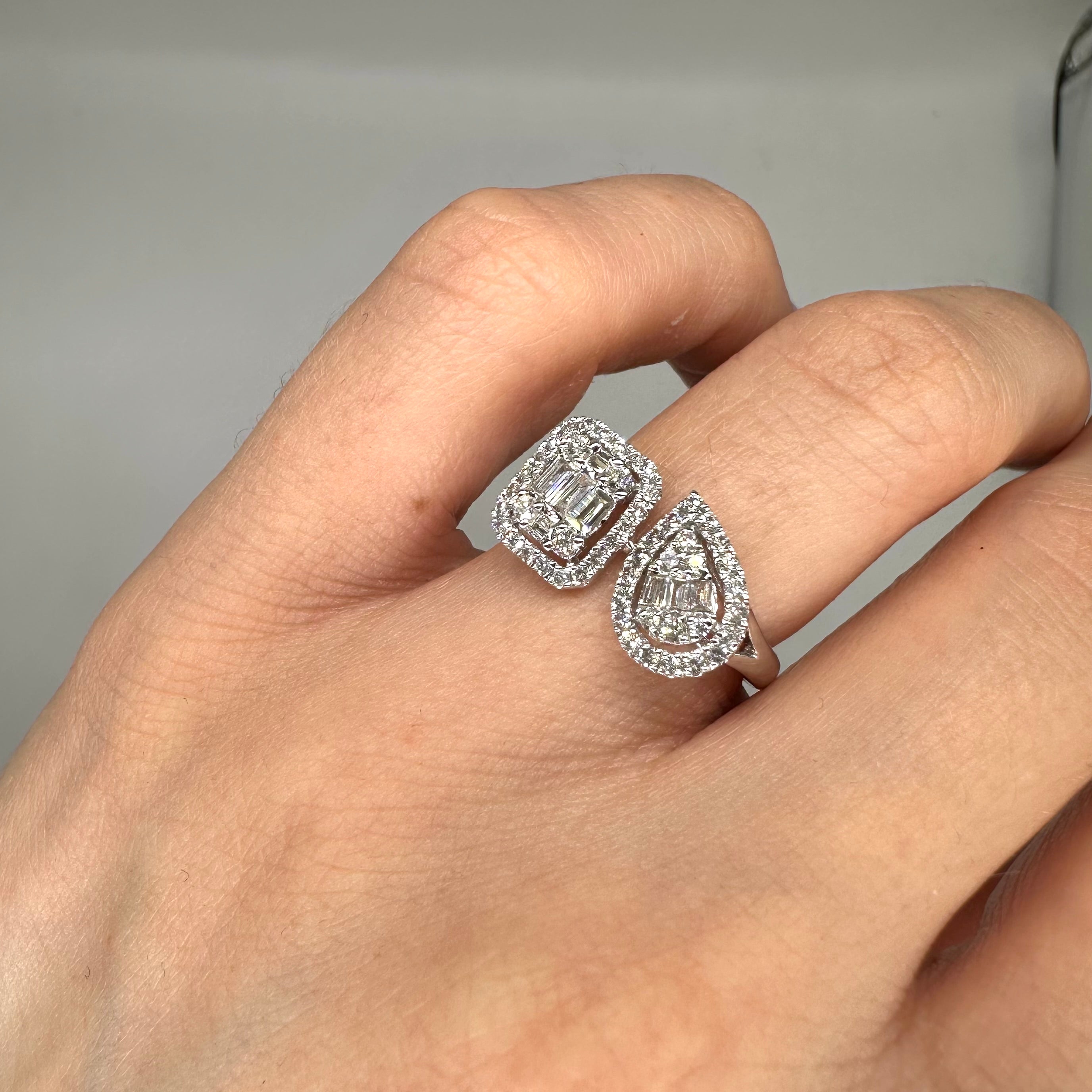 14K White Gold 0.80CT Baguette and Round Diamond Ring PJR6071-008 IIJJ