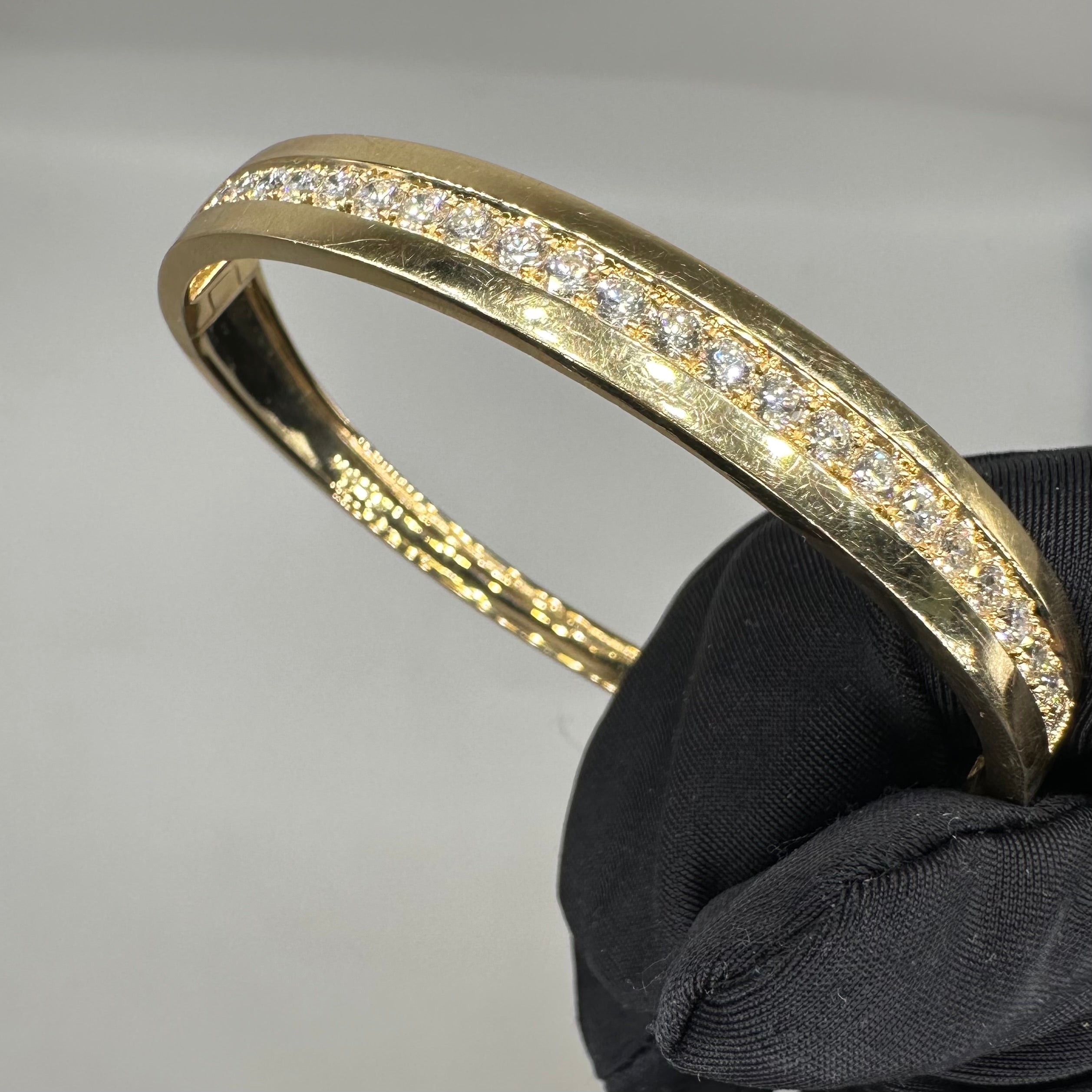 14K Yellow Gold 1.70CT Natural Round Diamond Bangle Bracelet KVB00123-003 NSAJ