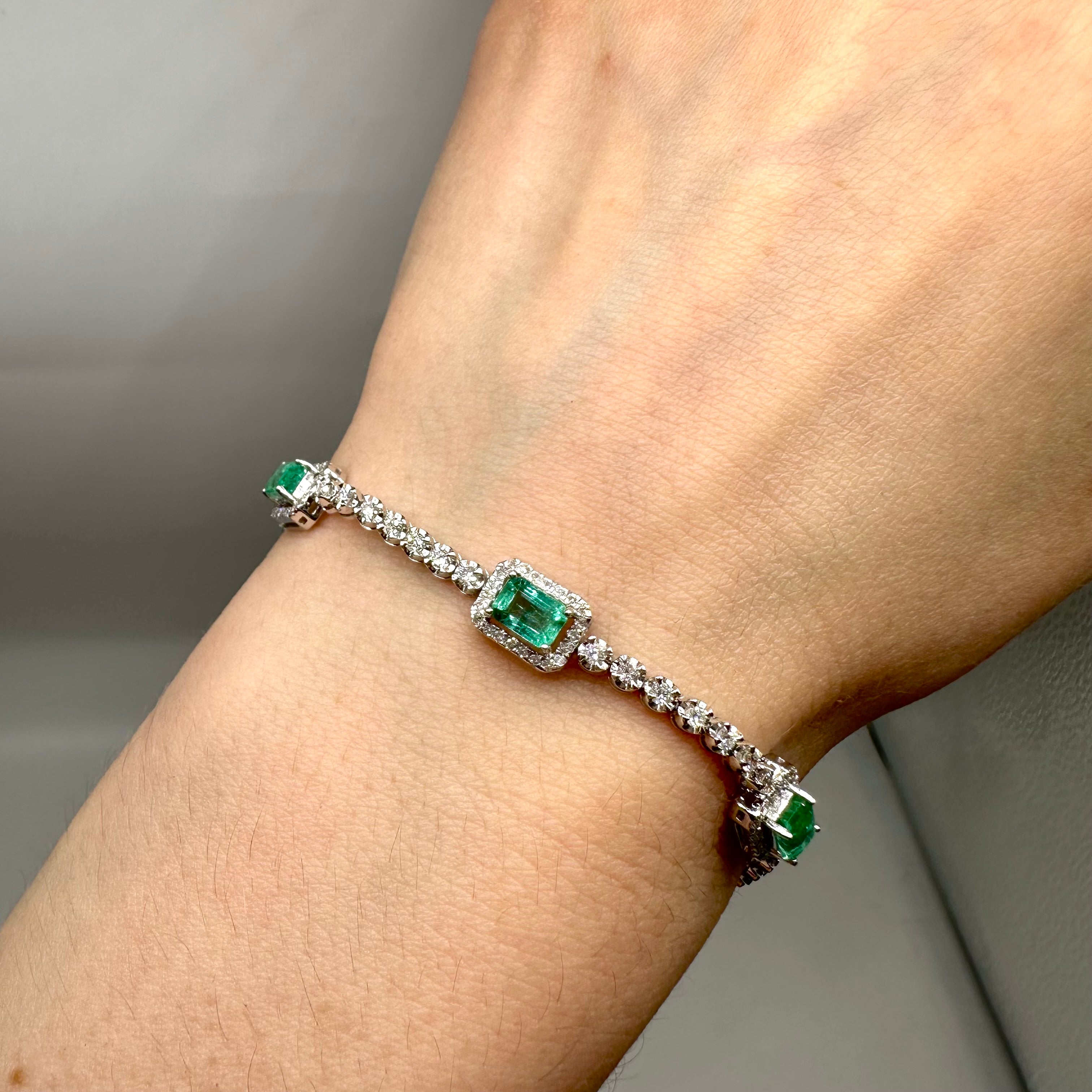 18K White Gold Emerald & Diamond Bracelet – 1.91ct Emeralds & 1.81ct Diamonds EMDB07 IEJJ