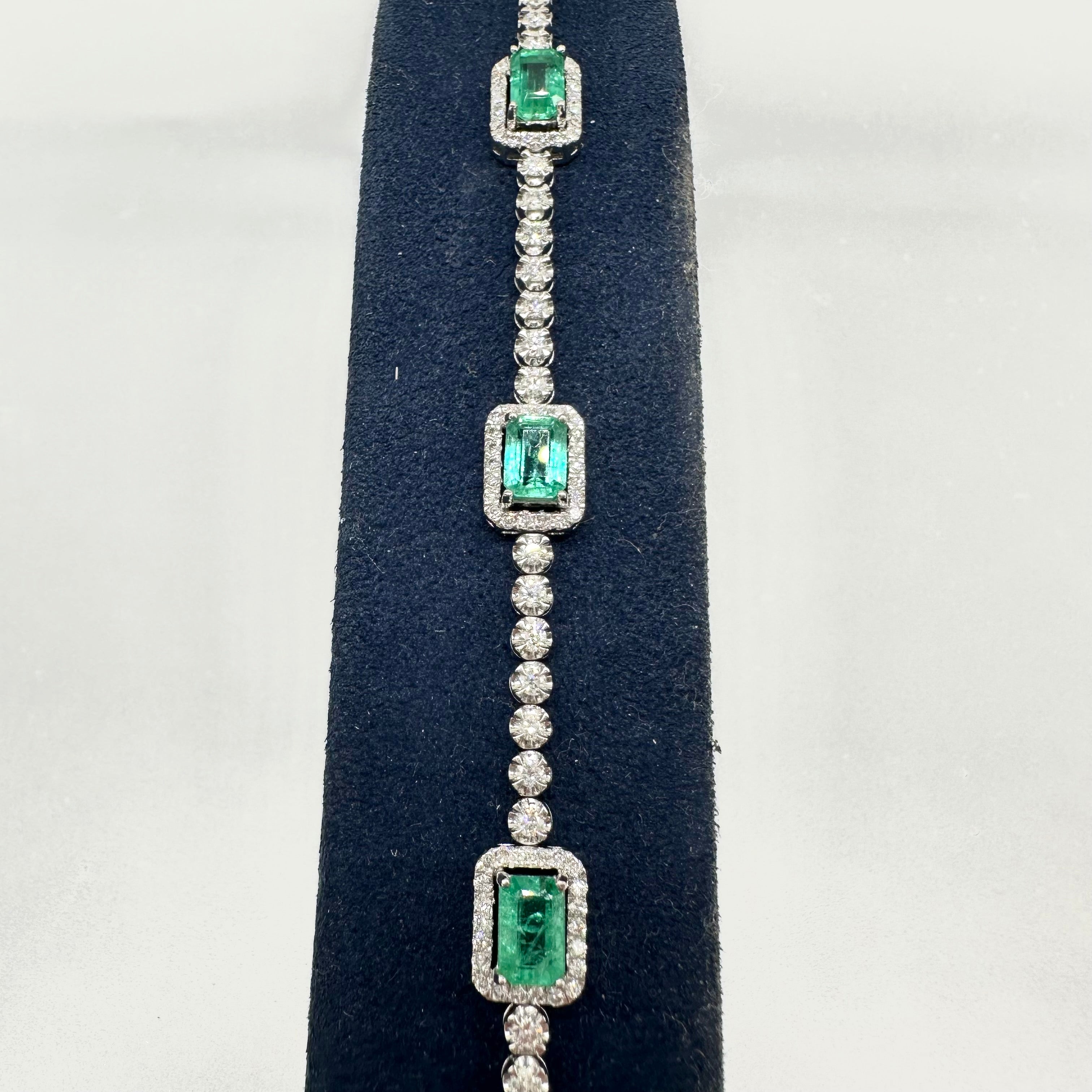 18K White Gold Emerald & Diamond Bracelet – 1.91ct Emeralds & 1.81ct Diamonds EMDB07 IEJJ