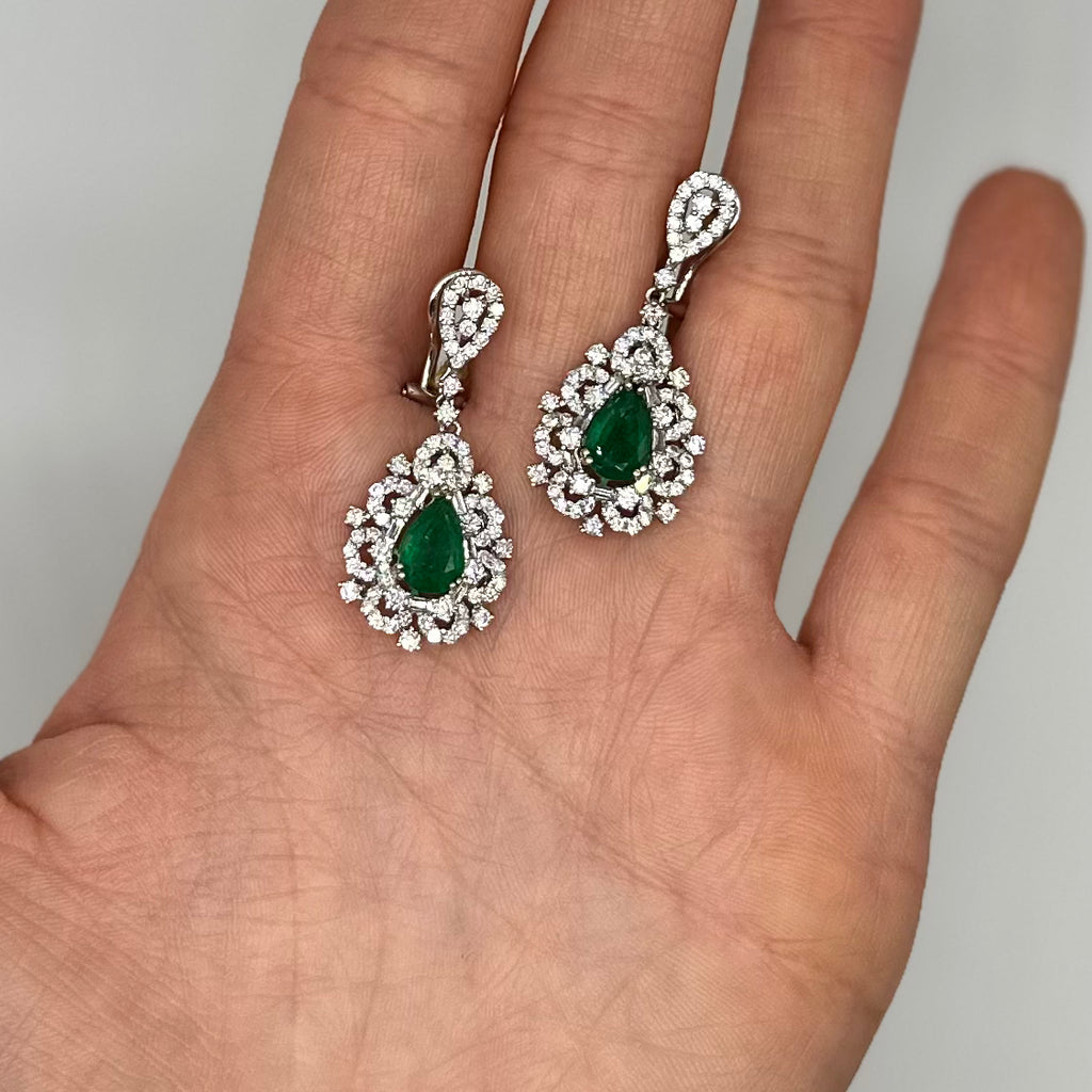 18K White Gold 2.80ct Diamond & 2.35ct Emerald Earrings GNJJ