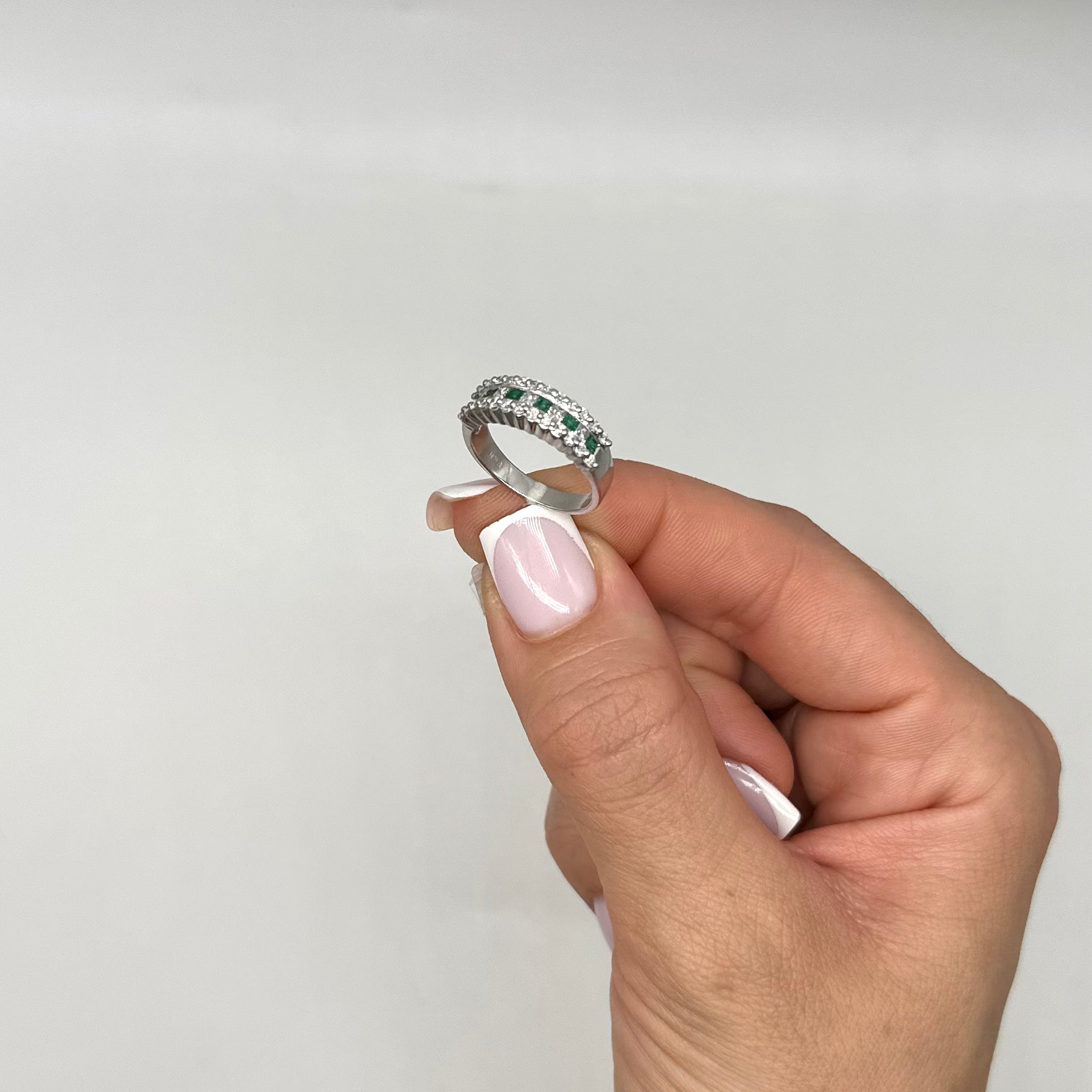 18K White Gold Ring – 0.69ct Diamonds & 0.30ct Emeralds M35180 ETJ