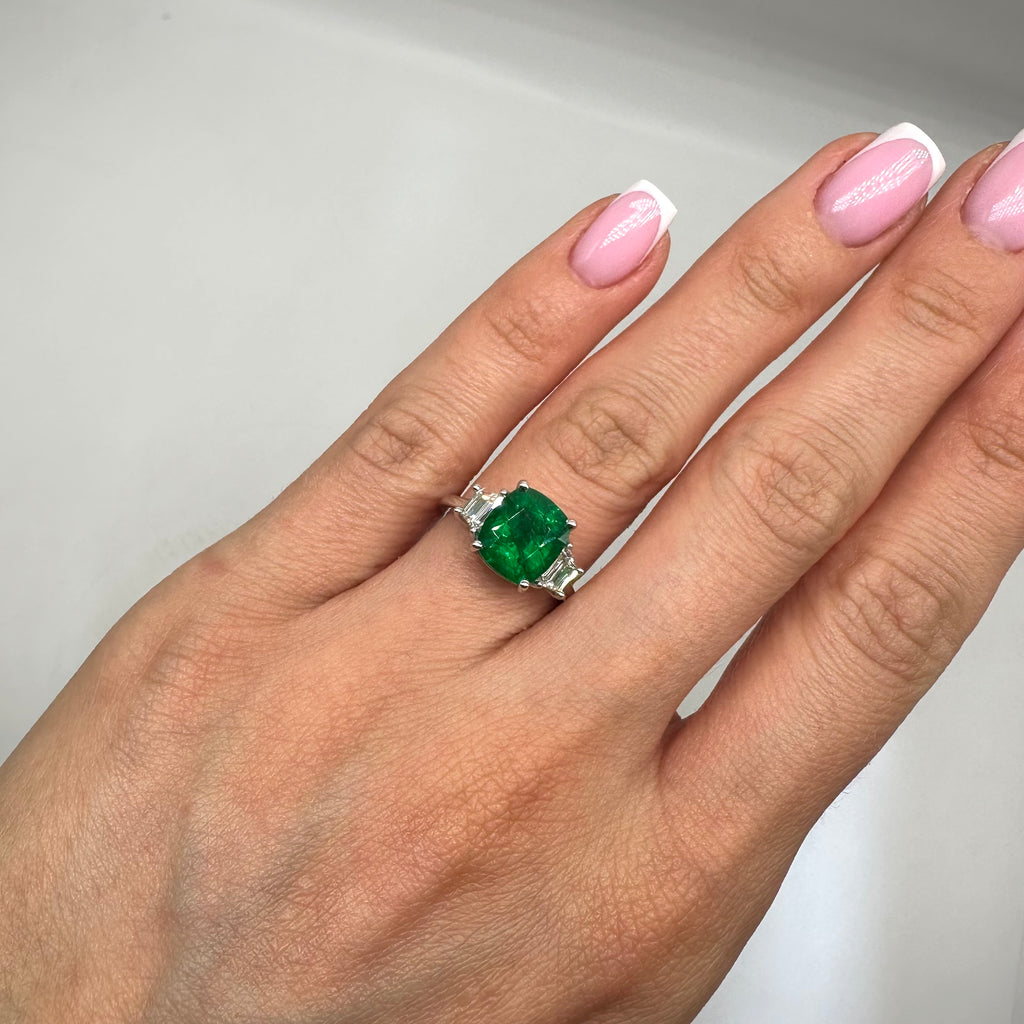 Platinum Emerald & Diamond Ring – 3.75ct Emerald & 0.64ct Diamonds EMDR027 SJJJ