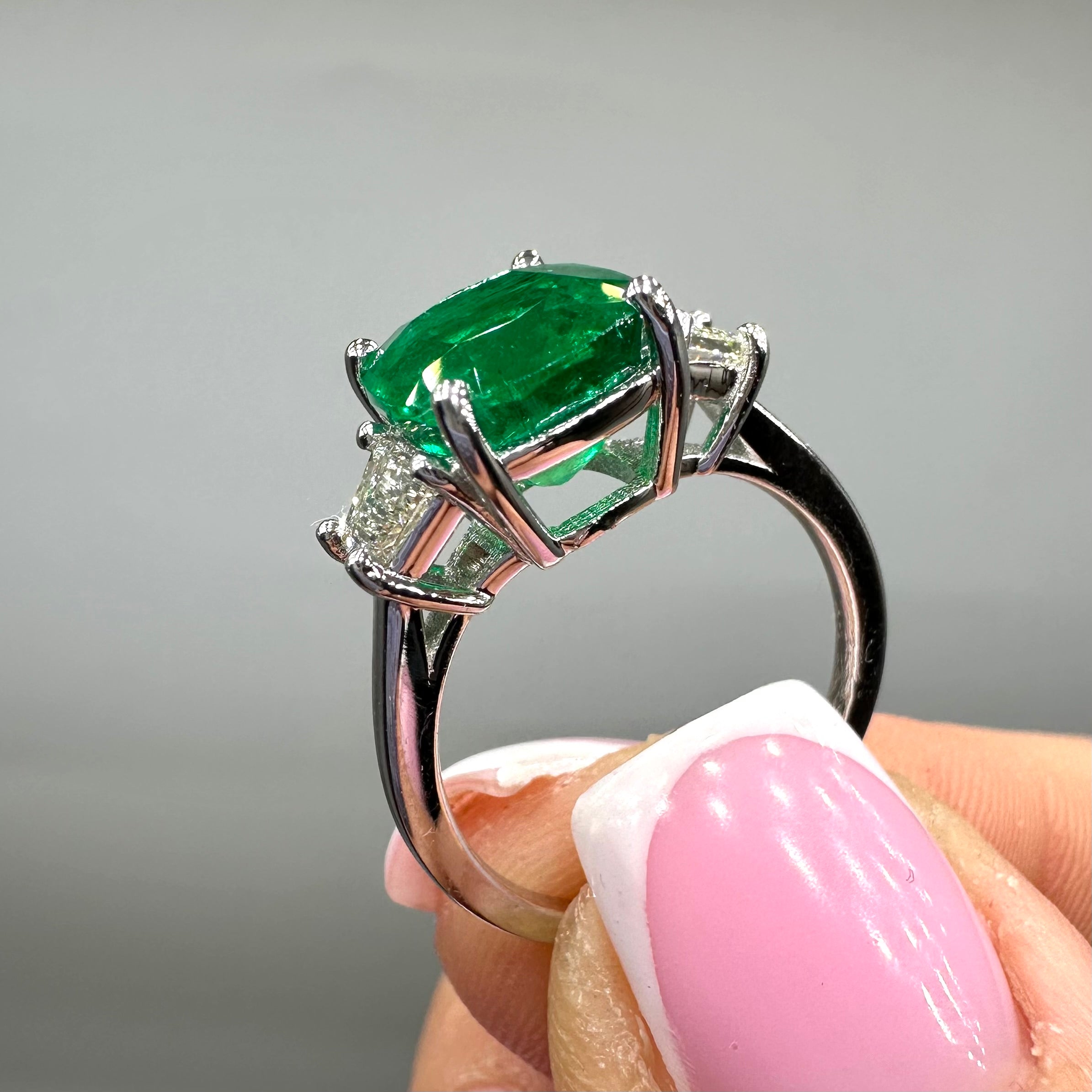 Platinum Emerald & Diamond Ring – 3.75ct Emerald & 0.64ct Diamonds EMDR027 SJJJ