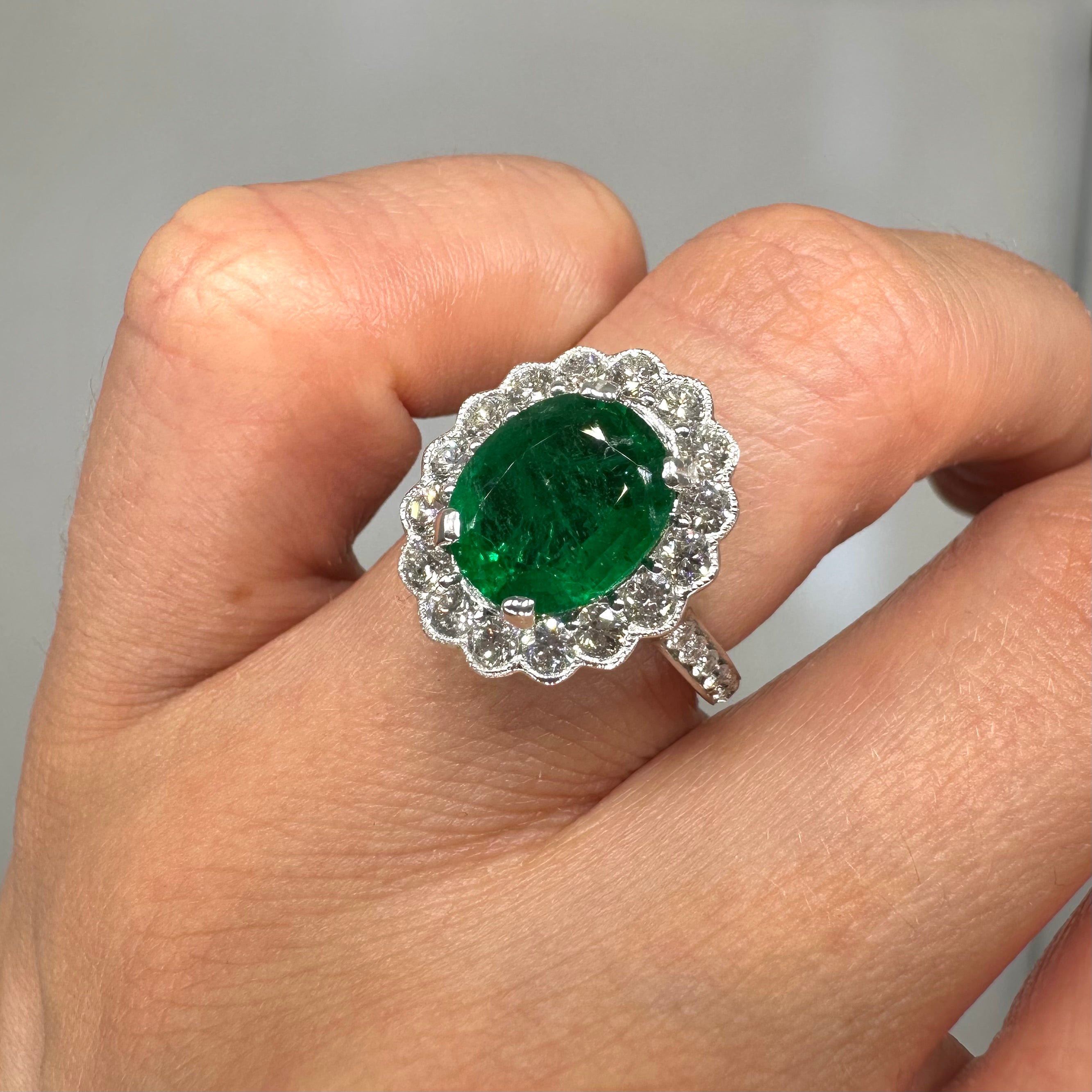 18K White Gold Emerald & Diamond Ring – 2.90ct Emerald & 1.18ct Diamonds EMDR011 AGJJ