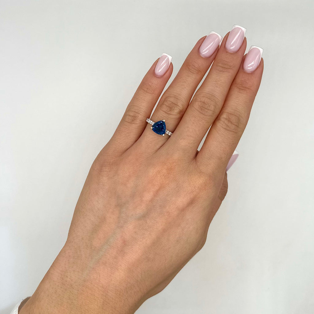 18K White Gold 3.20CT Sapphire & 0.50CT Diamond Ring SDR056 GZJJ