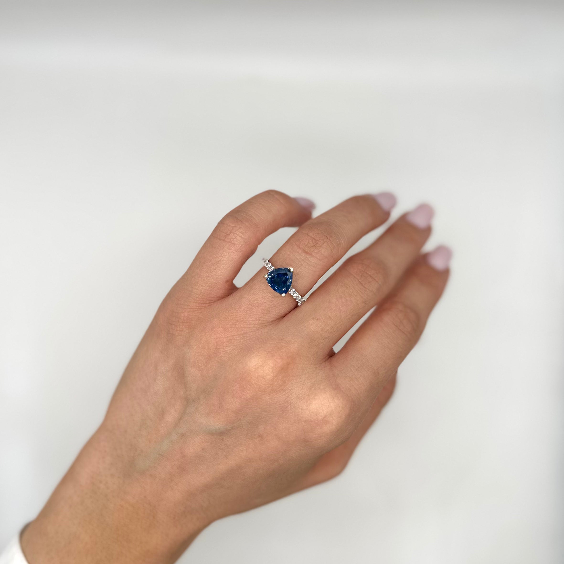 18K White Gold 3.20CT Sapphire & 0.50CT Diamond Ring SDR056 GZJJ