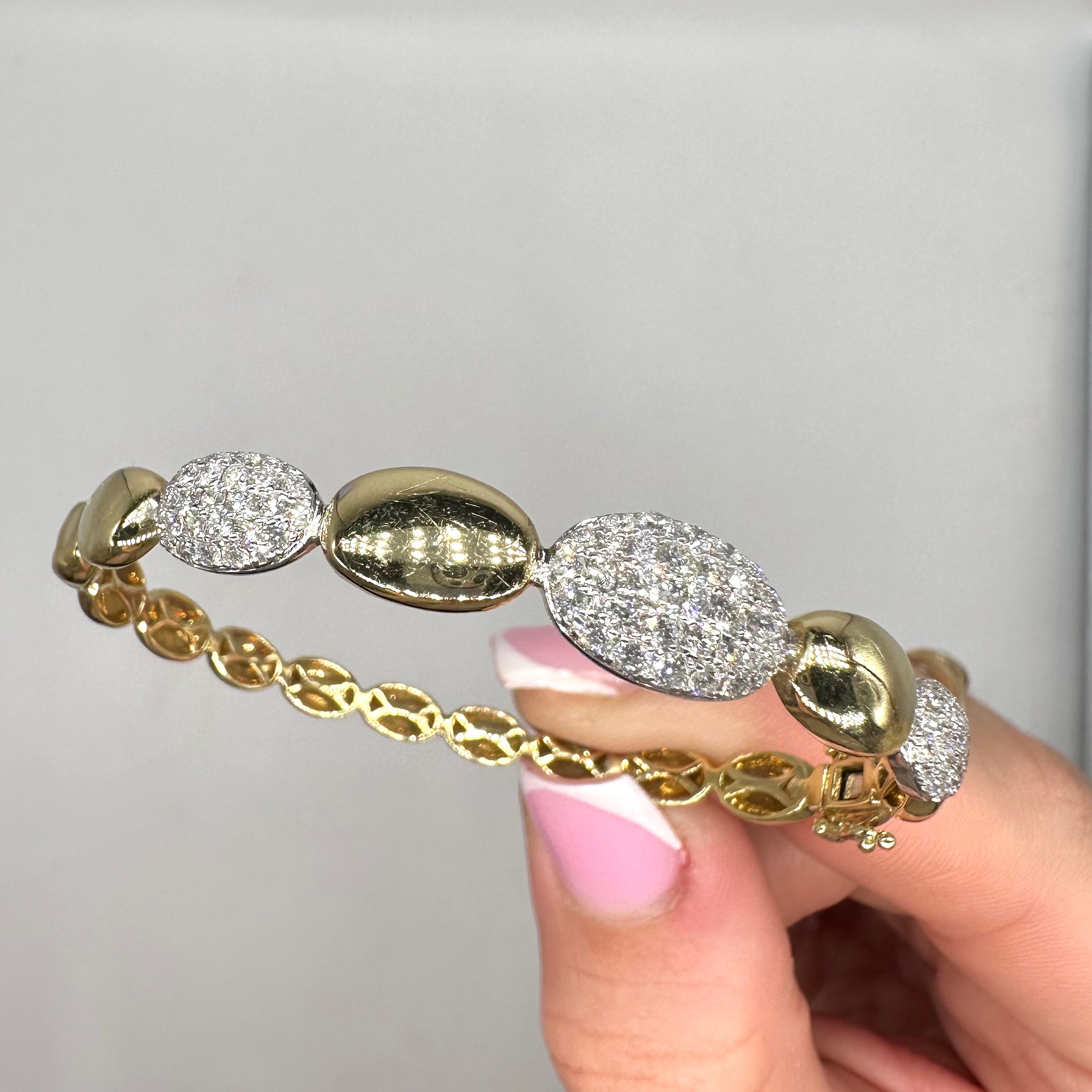 14K Yellow Gold Round Diamond Pavé Bangle Bracelet – 1.54ct  DC-BNG13263-1
