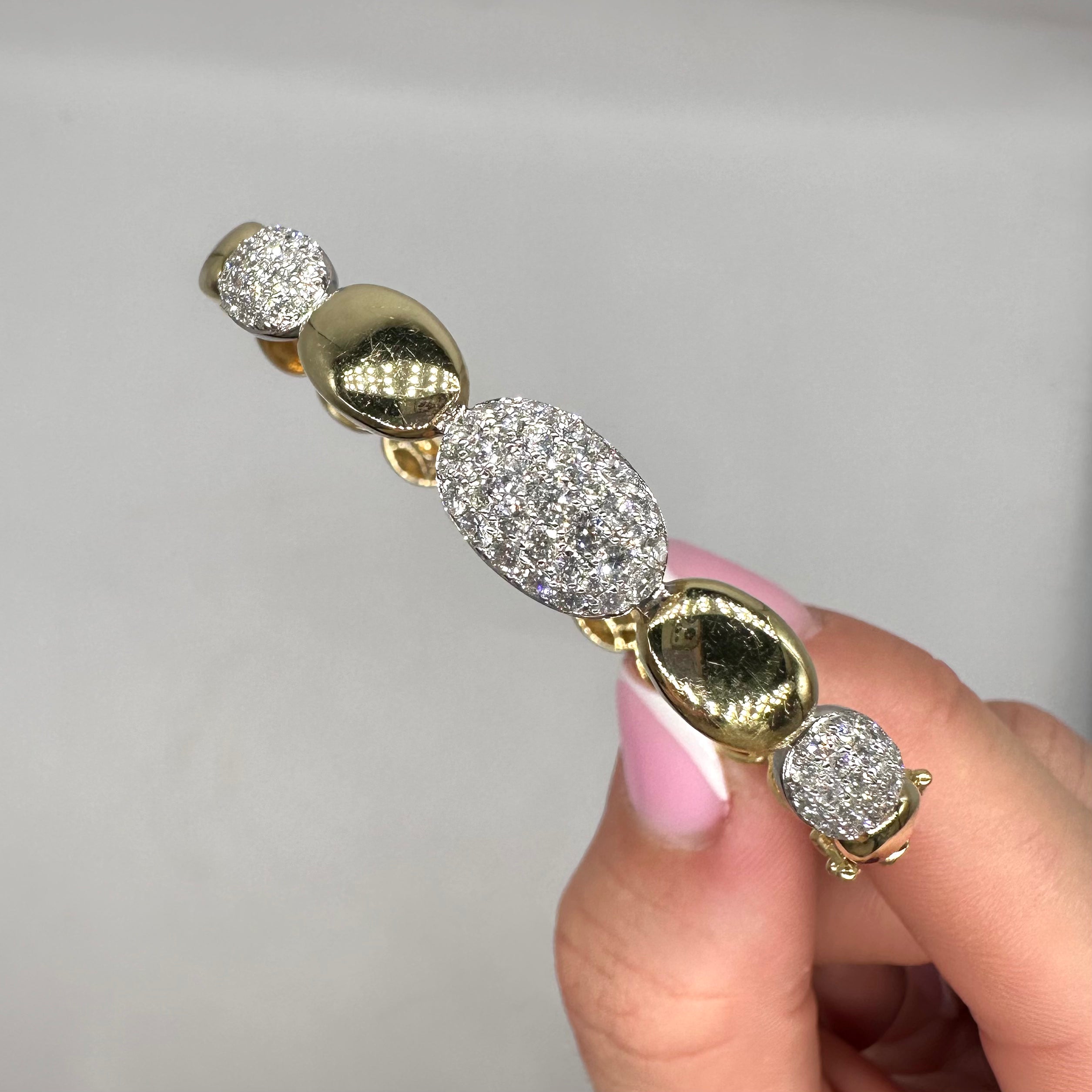 14K Yellow Gold Round Diamond Pavé Bangle Bracelet – 1.54ct  DC-BNG13263-1