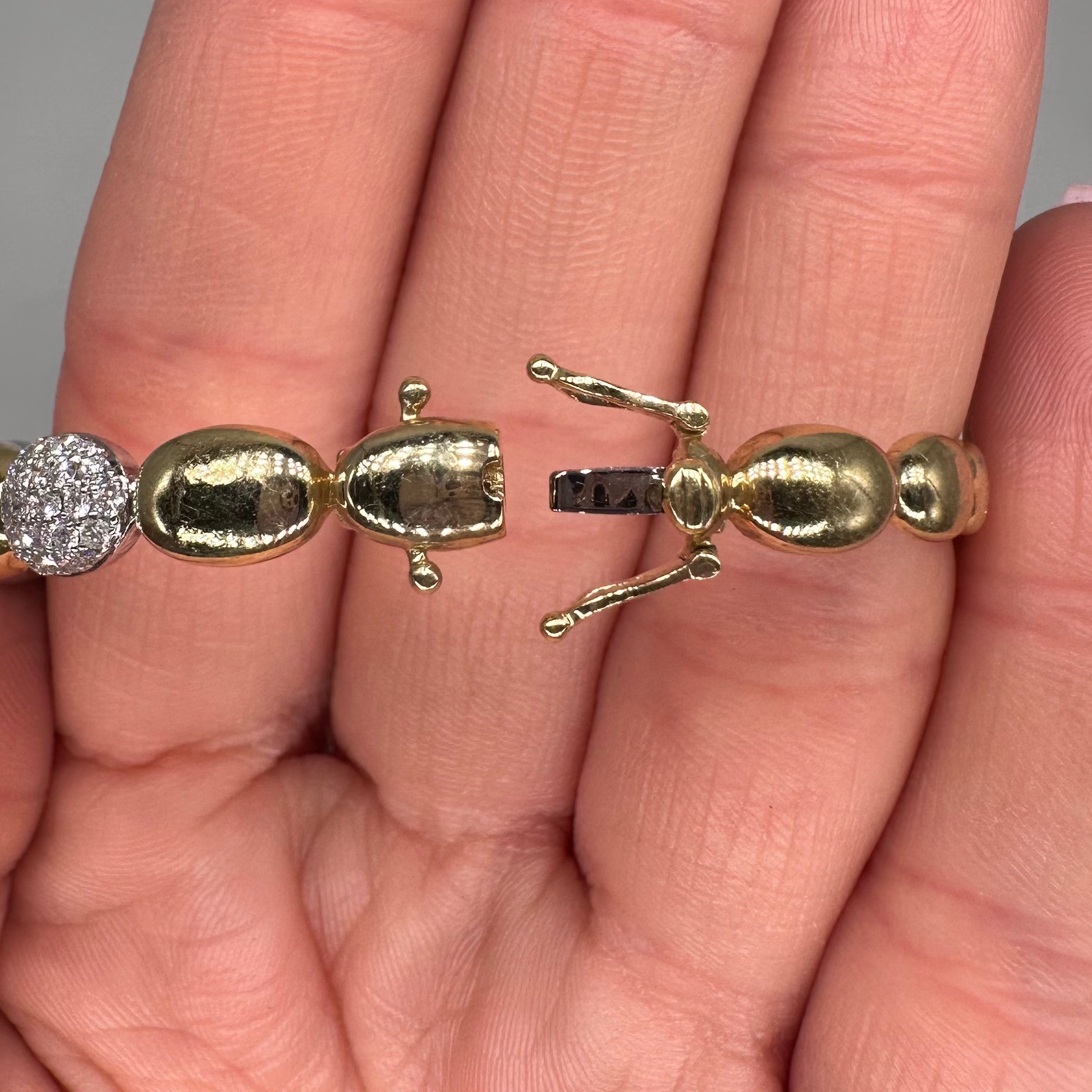 14K Yellow Gold Round Diamond Pavé Bangle Bracelet – 1.54ct  DC-BNG13263-1