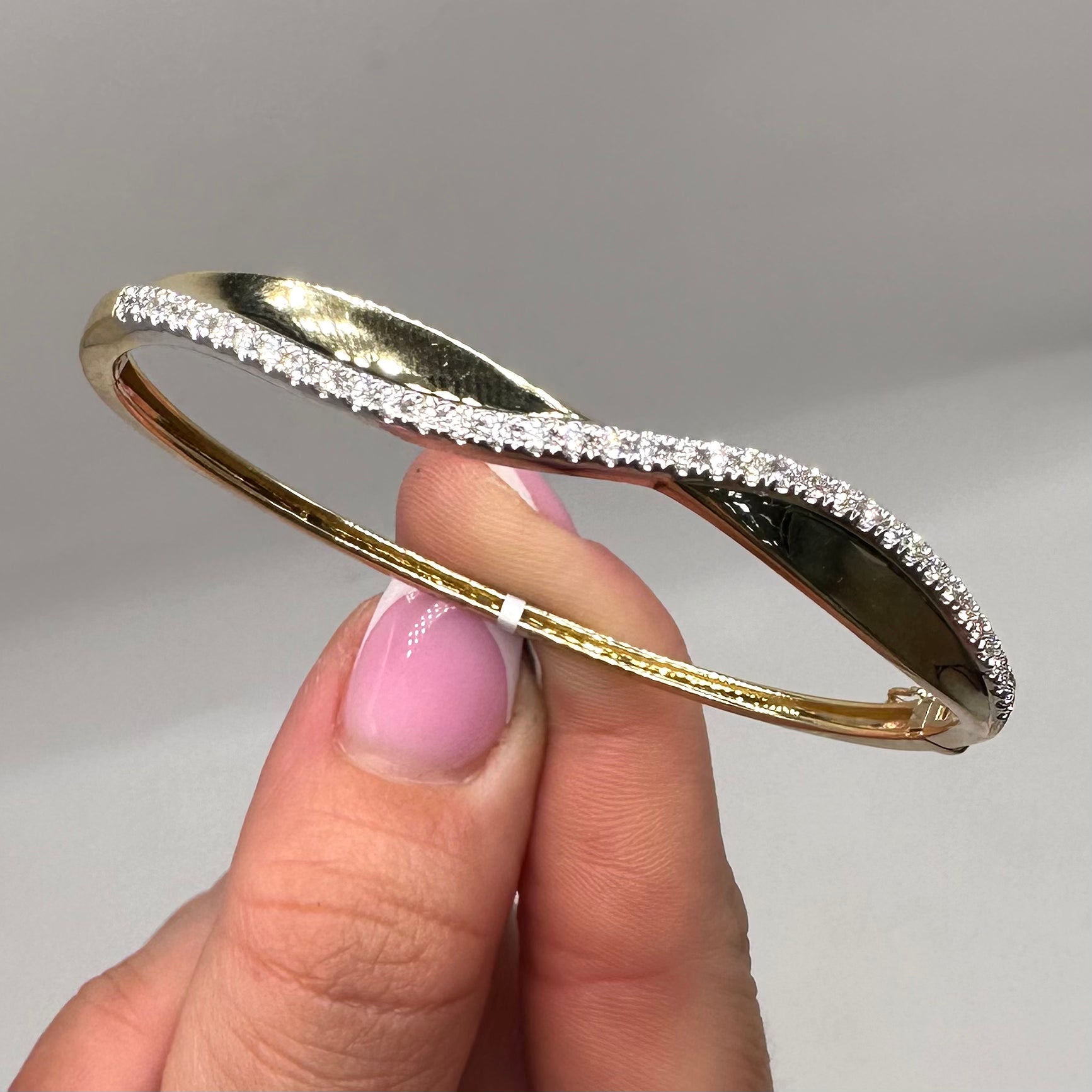 14K Yellow Gold Diamond Wave Bangle Bracelet – 0.69ct Diamonds DC-BNG14607-8
