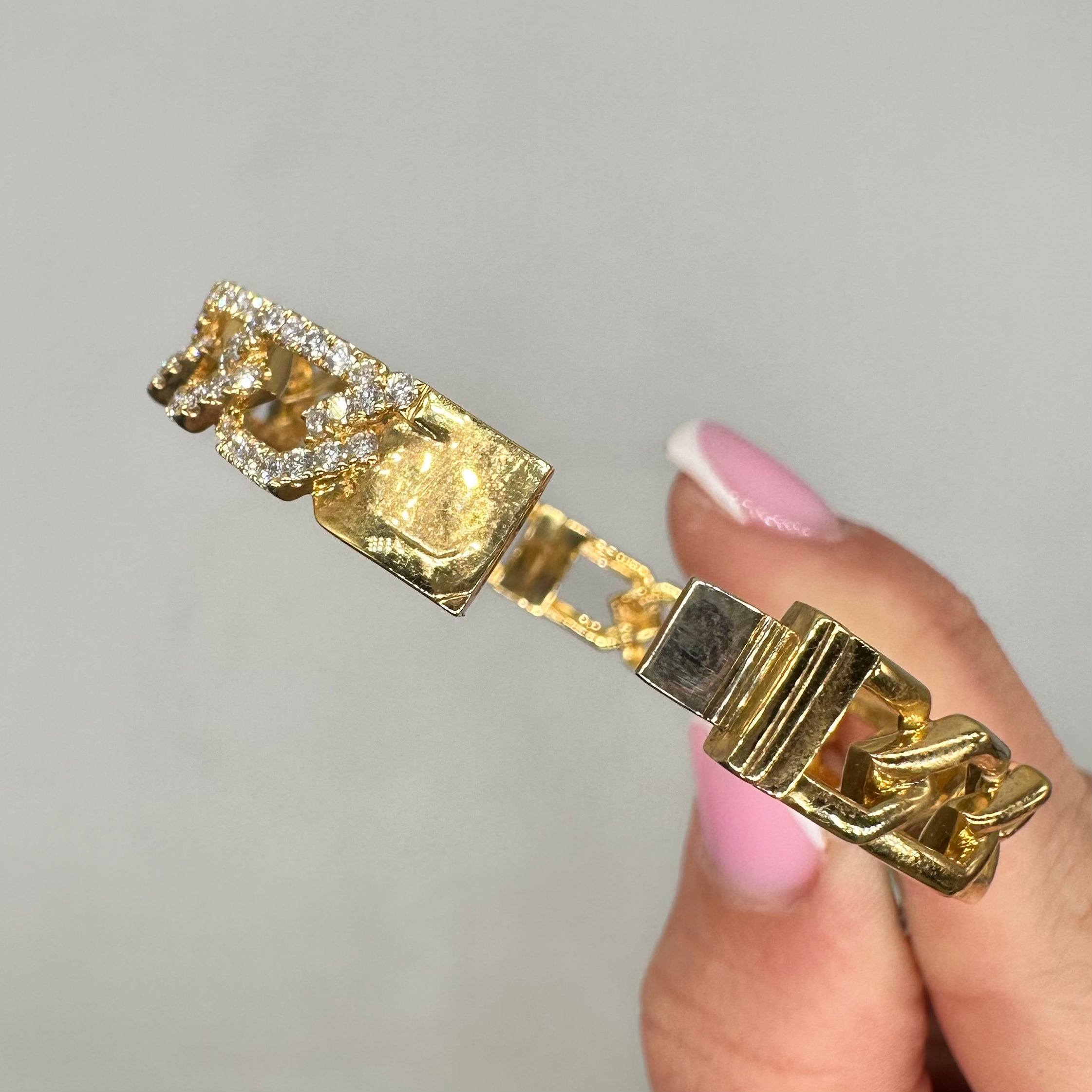 18K Yellow Gold Diamond Link Bangle Bracelet – 2.05ct Round Diamonds DBAN028 GTTJ